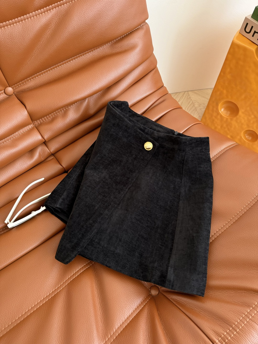 解锁你冬天所有的搭配 25秋冬 一粒扣搭片设计丝绒裤裙 非常优秀的搭配单品 冬天外套或者大衣底下都可以用