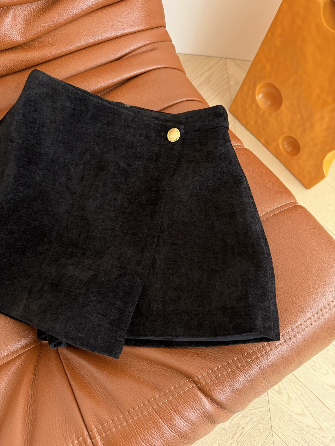 解锁你冬天所有的搭配 25秋冬 一粒扣搭片设计丝绒裤裙 非常优秀的搭配单品 冬天外套或者大衣底下都可以用