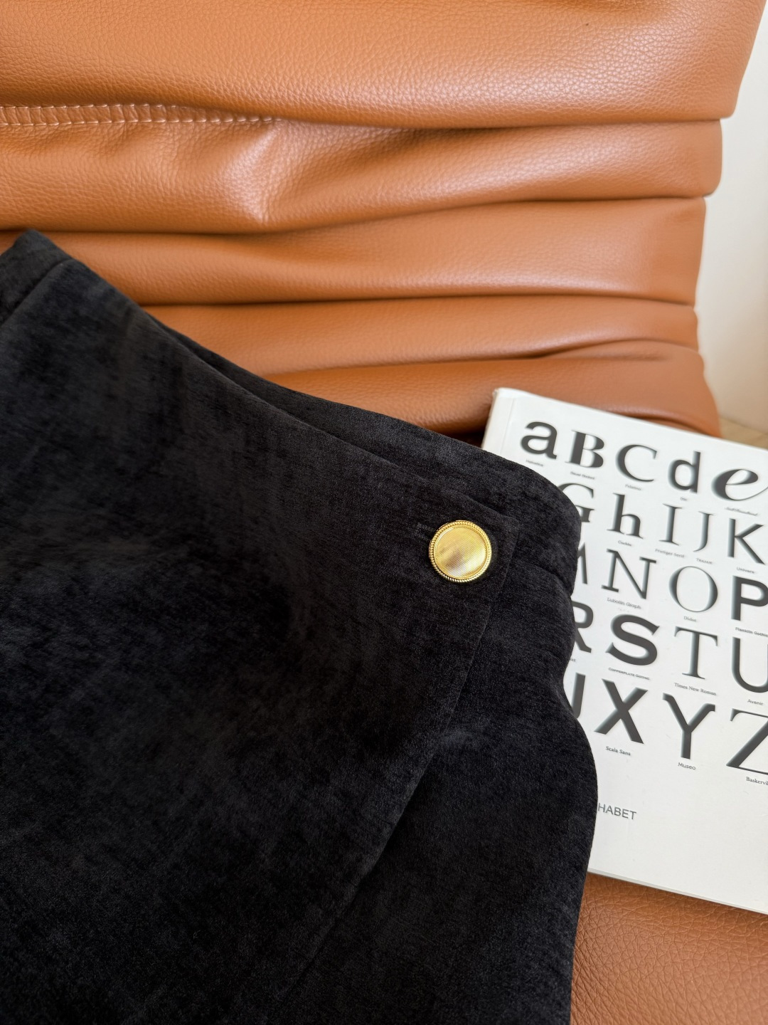 解锁你冬天所有的搭配 25秋冬 一粒扣搭片设计丝绒裤裙 非常优秀的搭配单品 冬天外套或者大衣底下都可以用