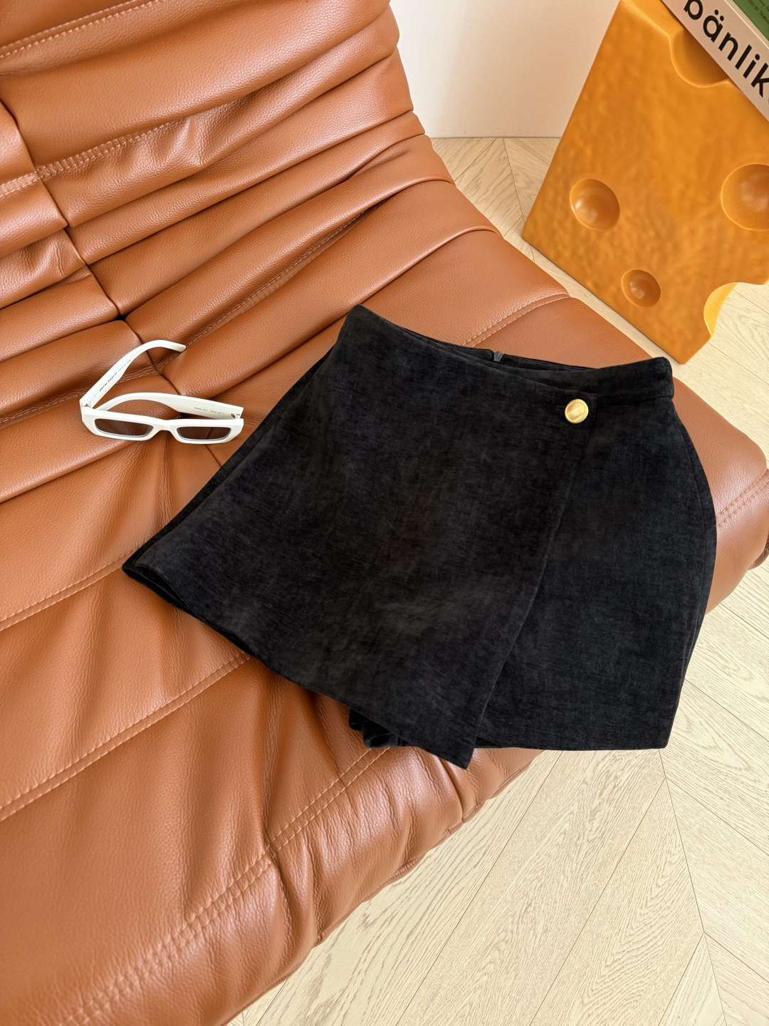 解锁你冬天所有的搭配 25秋冬 一粒扣搭片设计丝绒裤裙 非常优秀的搭配单品 冬天外套或者大衣底下都可以用