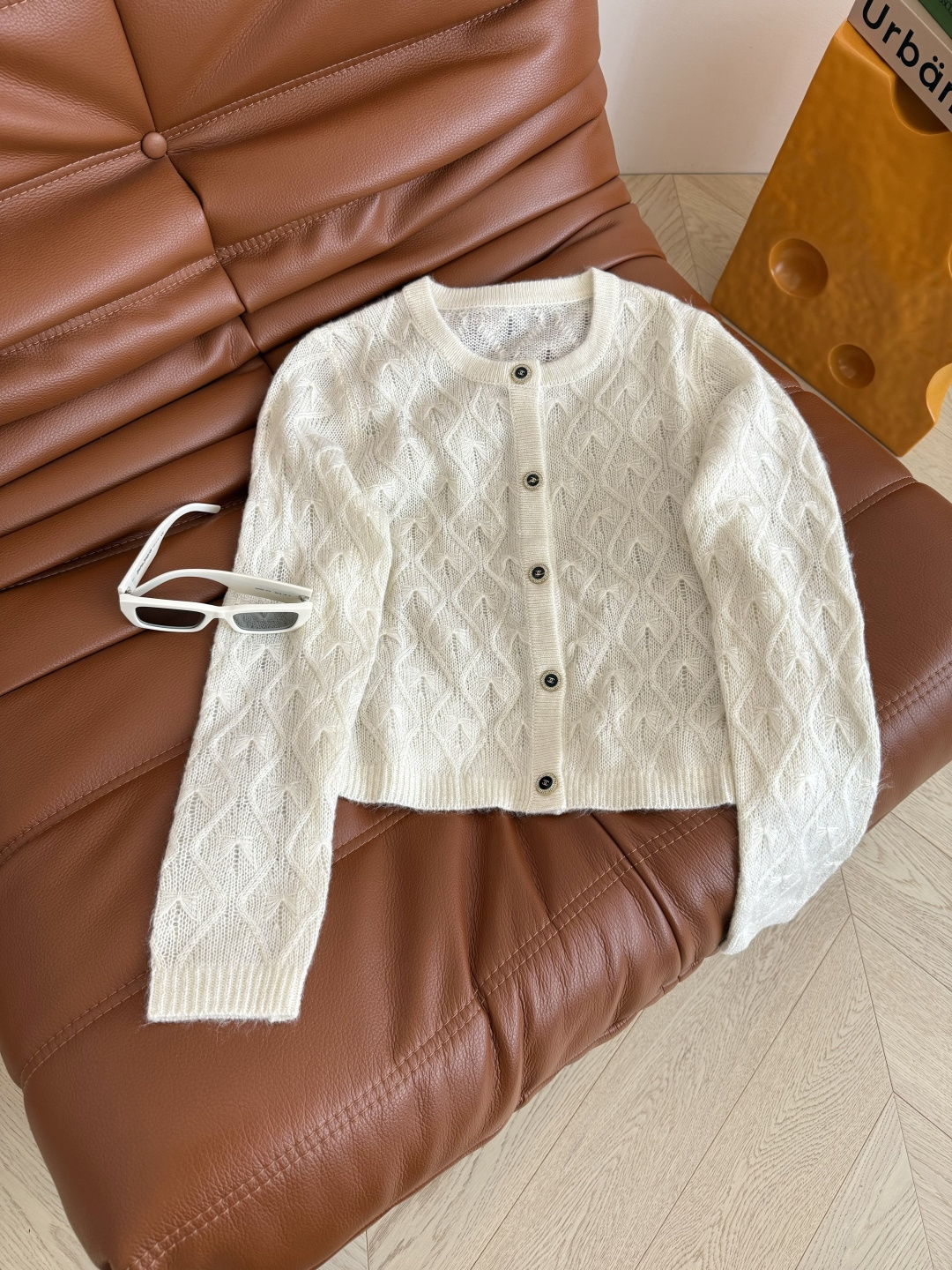 精致感小开衫 25秋冬 人间富贵～菱格小香风开衫 特别实穿的一件 单穿或者打底叠穿皆可 也可以搭配同系列