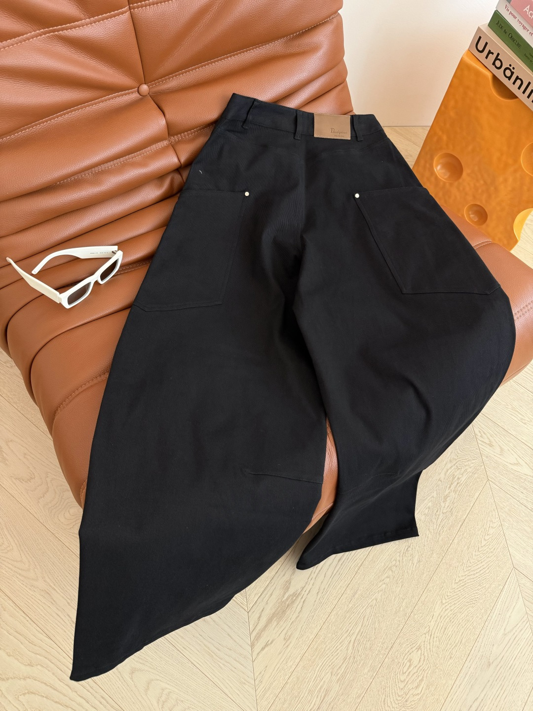 有型工装风 25FW🆕🆕ZV双侧口袋设计弯刀牛仔裤 老钱弯刀裤 是日常百搭的着装需求款 剪裁很棒 版型是