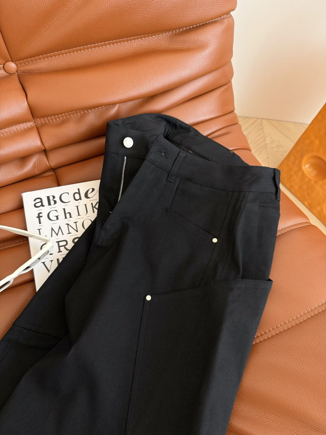 有型工装风 25FW🆕🆕ZV双侧口袋设计弯刀牛仔裤 老钱弯刀裤 是日常百搭的着装需求款 剪裁很棒 版型是