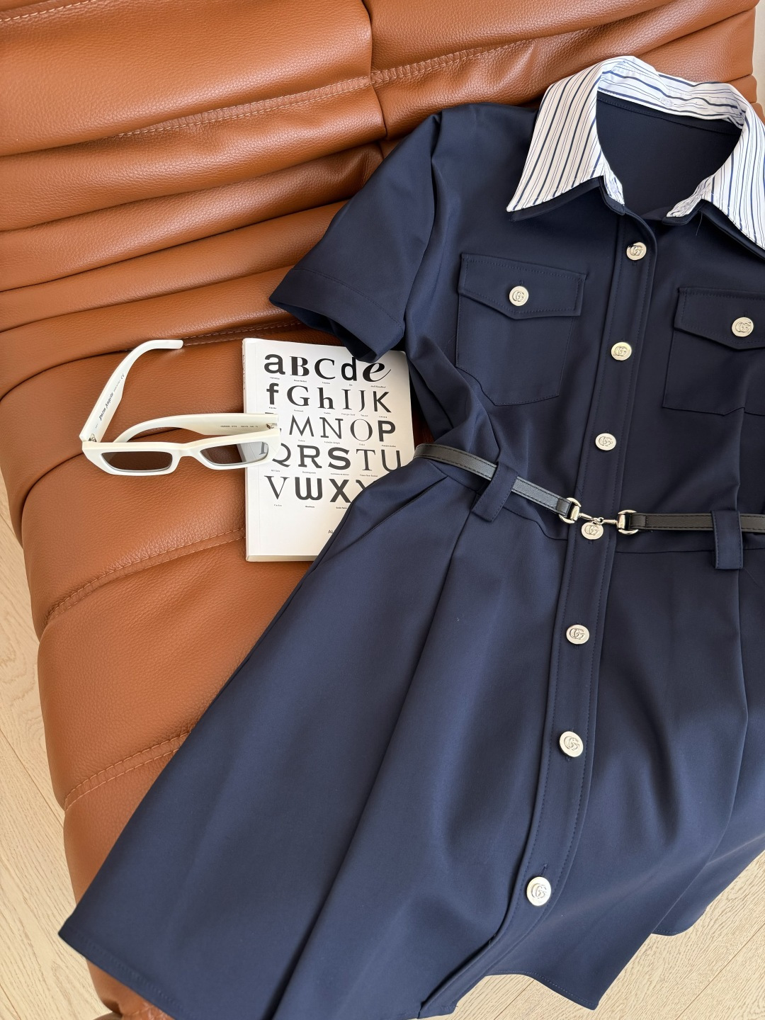 25早秋新款 假两件可拆卸条纹领设计连衣裙 时髦宽肩设计 上身修饰肩线和脸型 特别藏肉 藏蓝色太高级了 