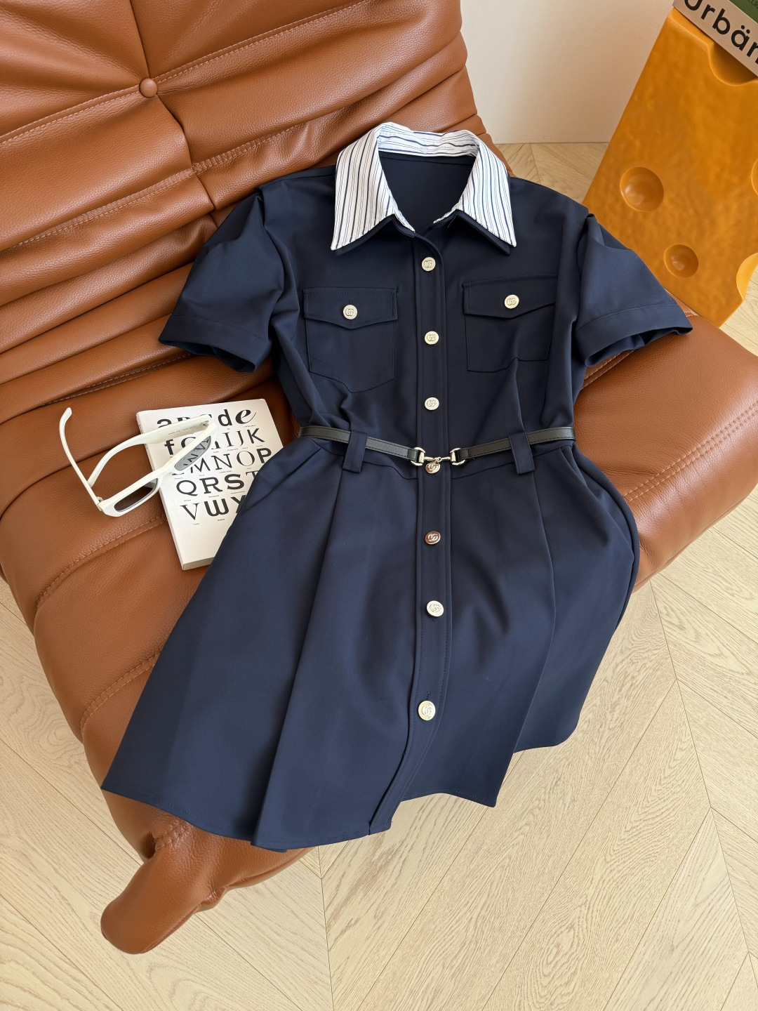 25早秋新款 假两件可拆卸条纹领设计连衣裙 时髦宽肩设计 上身修饰肩线和脸型 特别藏肉 藏蓝色太高级了 