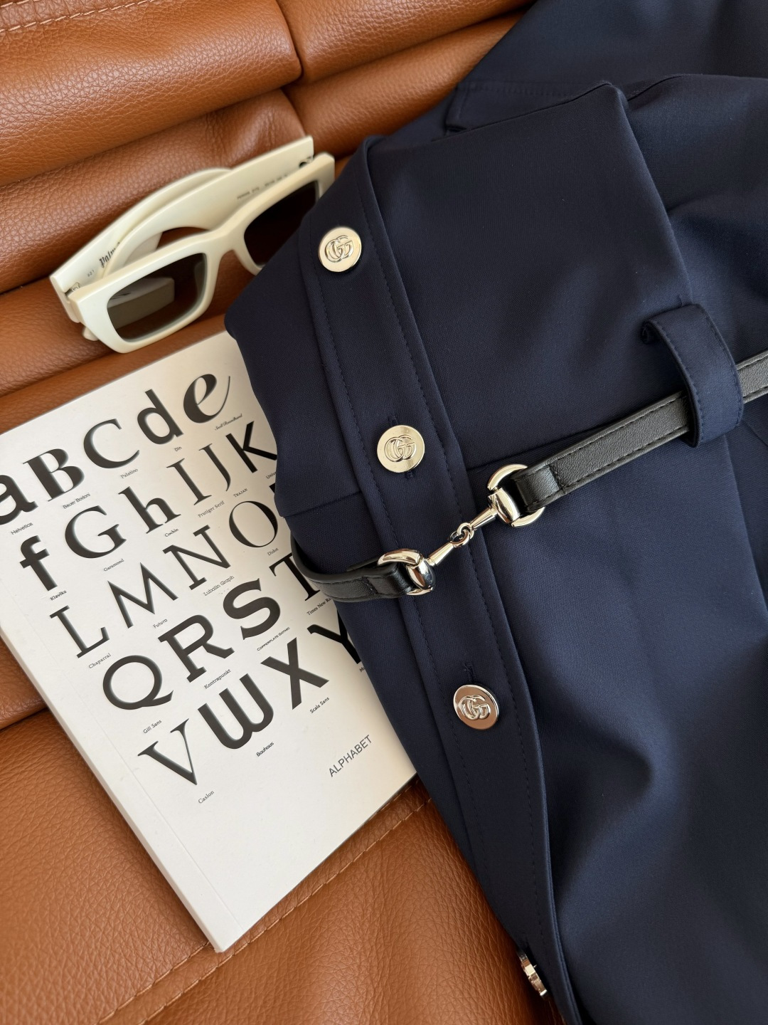 25早秋新款 假两件可拆卸条纹领设计连衣裙 时髦宽肩设计 上身修饰肩线和脸型 特别藏肉 藏蓝色太高级了 