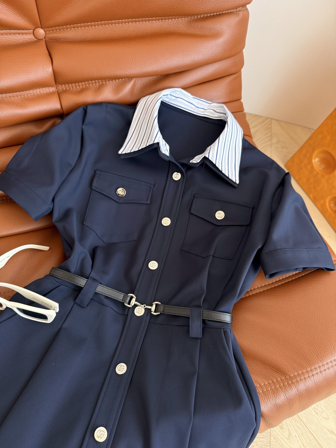 25早秋新款 假两件可拆卸条纹领设计连衣裙 时髦宽肩设计 上身修饰肩线和脸型 特别藏肉 藏蓝色太高级了 