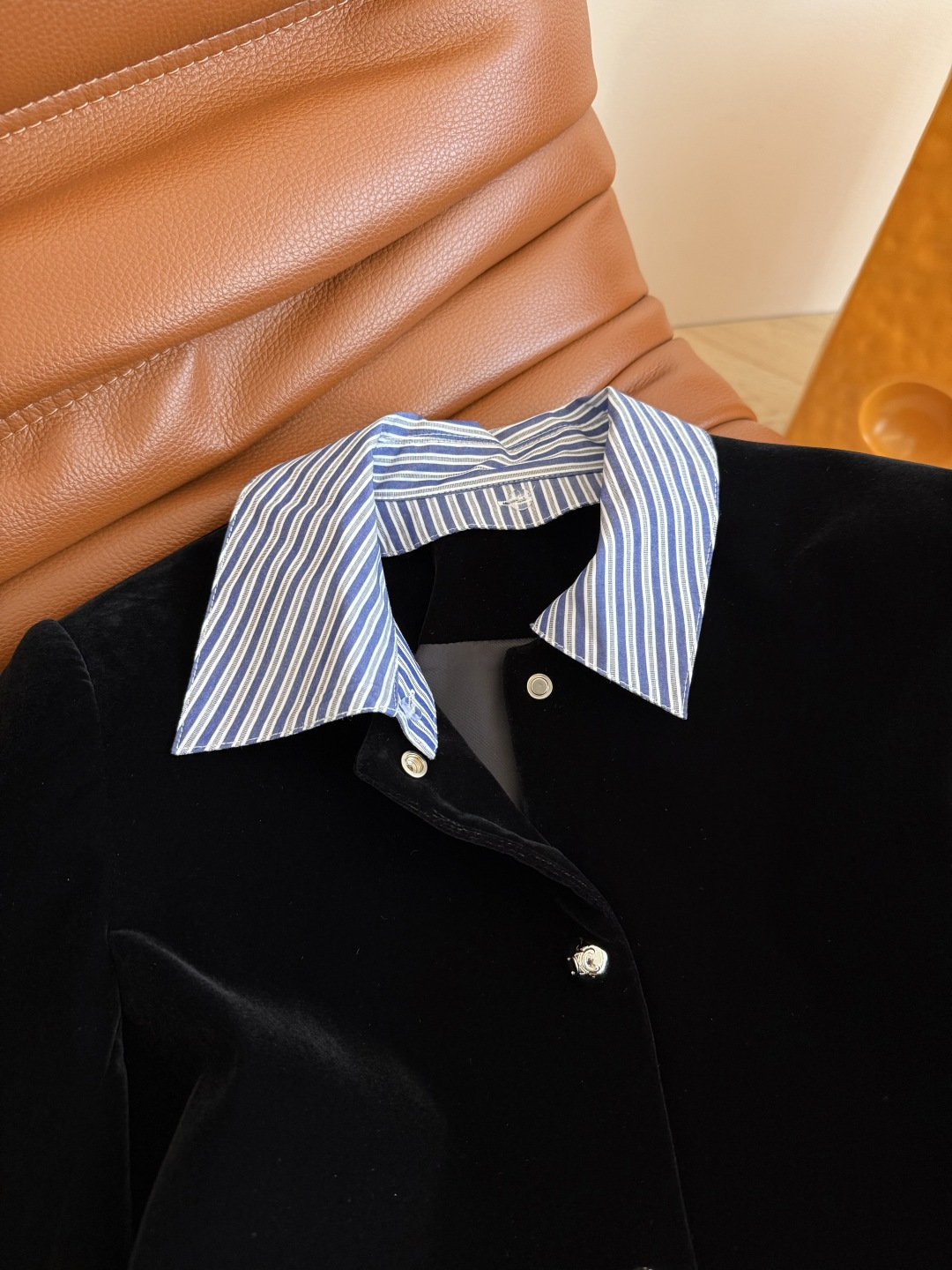 休闲又高级 25秋冬🆕条纹可拆卸设计丝绒外套 假两件时髦感 领子和袖口都可以拆卸 超万能的小丝绒外套 集