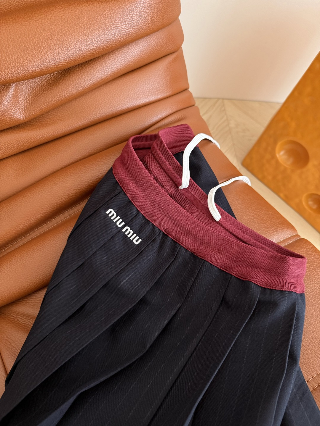 李斯丹妮同款 25 秋冬 暗红色撞色设计一套搭配 黑红复古搭配很有感觉 复古张力Max 短款廓形夹克外套