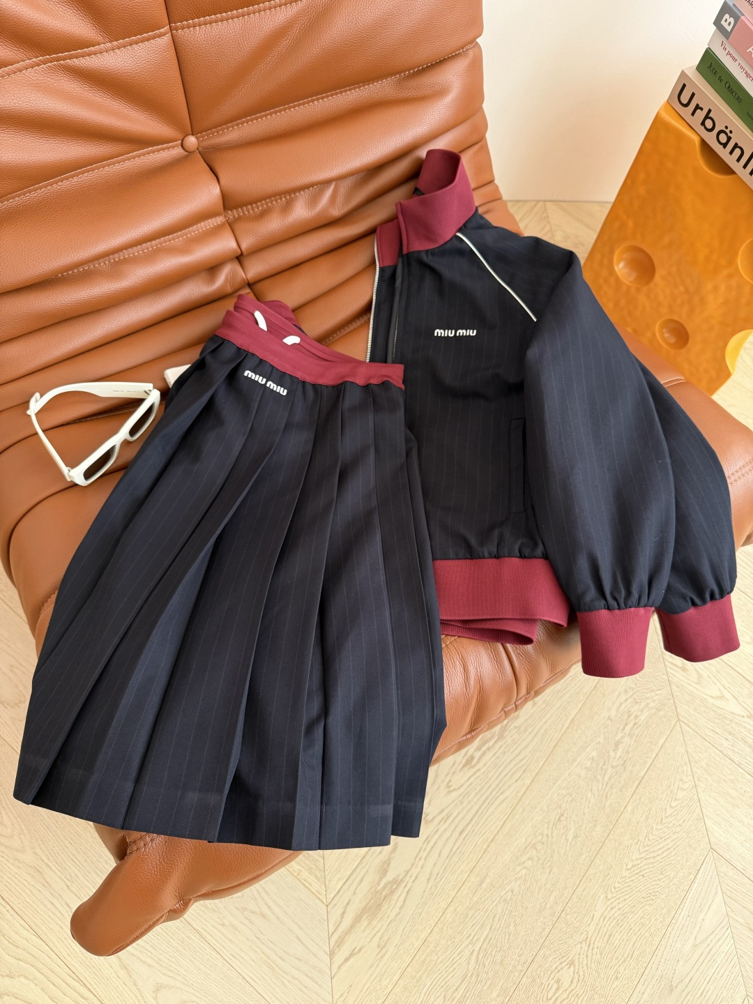 李斯丹妮同款 25 秋冬 暗红色撞色设计一套搭配 黑红复古搭配很有感觉 复古张力Max 短款廓形夹克外套