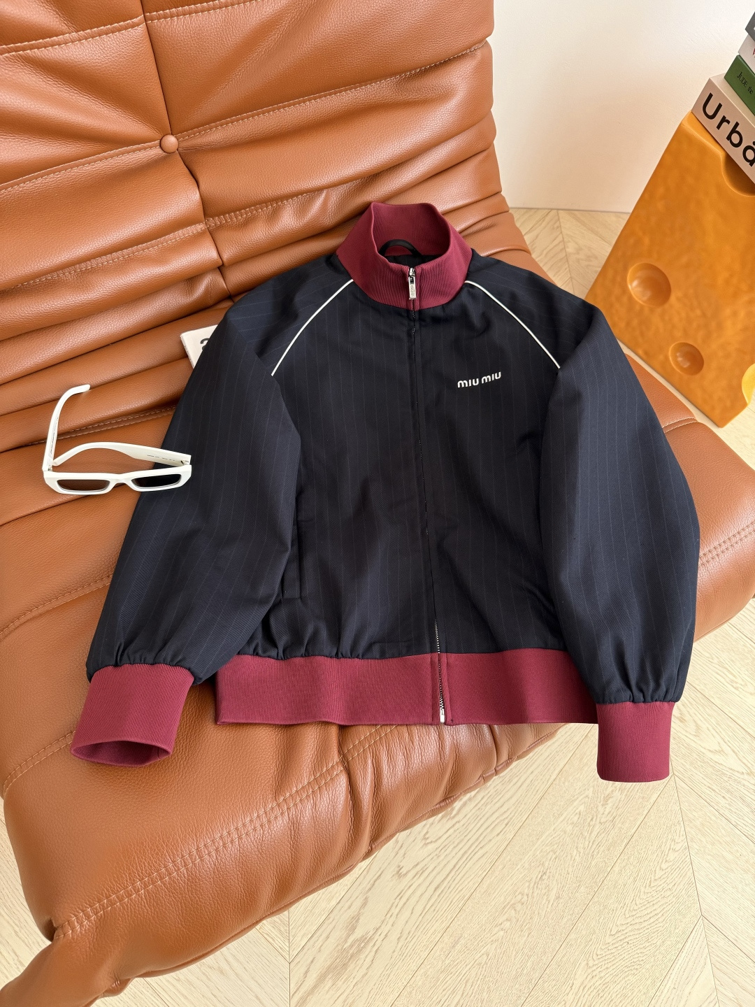 李斯丹妮同款 25 秋冬 暗红色撞色设计一套搭配 黑红复古搭配很有感觉 复古张力Max 短款廓形夹克外套