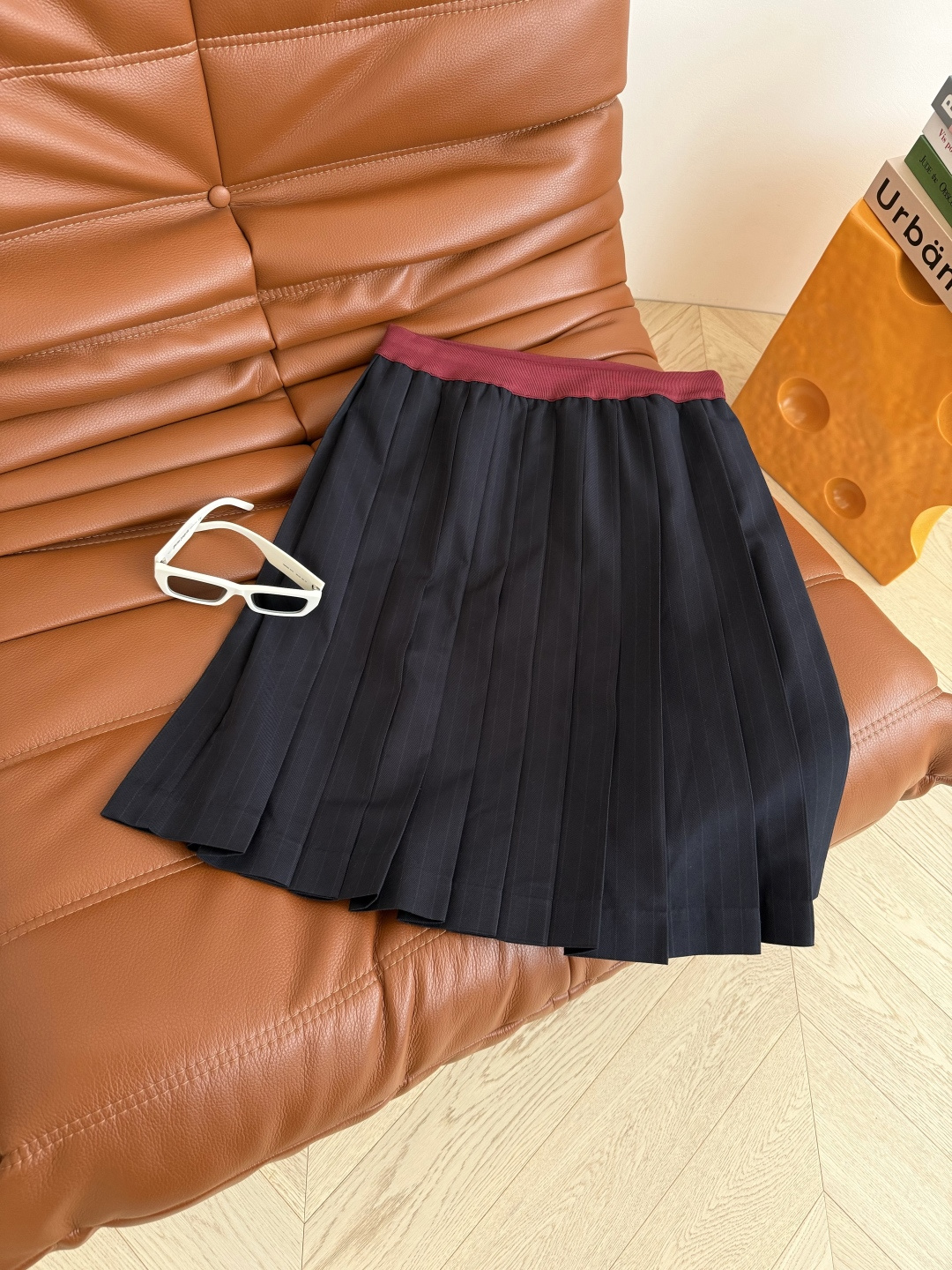 李斯丹妮同款 25 秋冬 暗红色撞色设计一套搭配 黑红复古搭配很有感觉 复古张力Max 短款廓形夹克外套