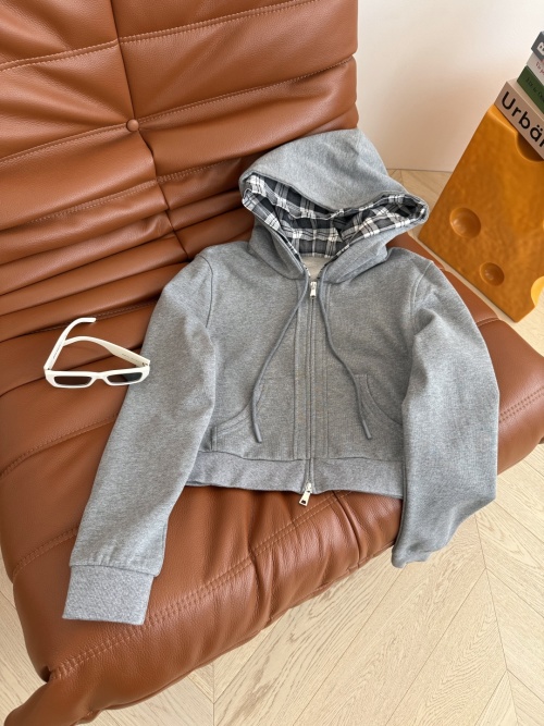 Women's Relaxed Fit Double Layered Hooded Zipper Sweatshirt Set 1 Women's Relaxed Fit Double Layered Hooded Zipper Sweatshirt Set