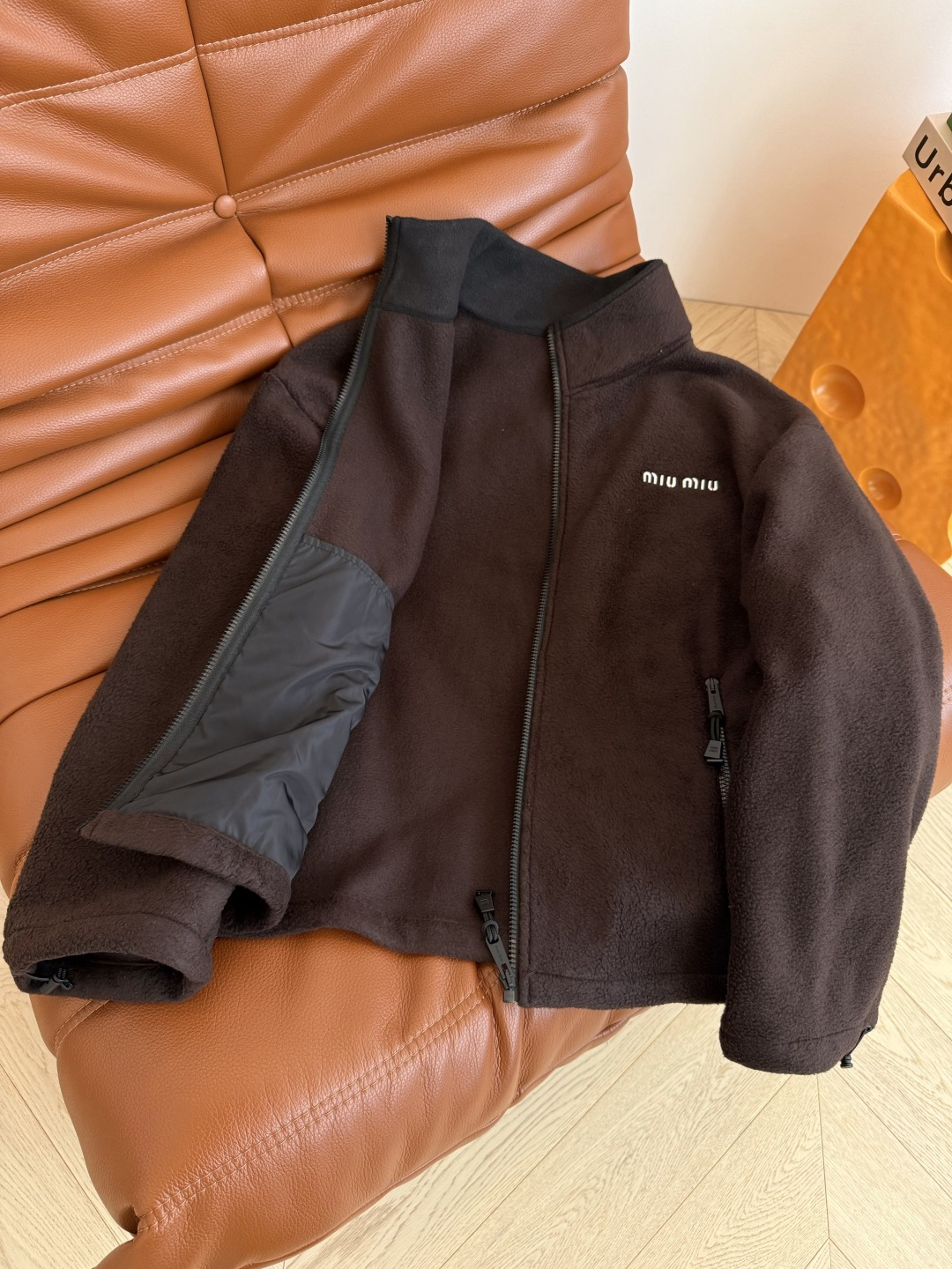 秋冬不能没有摇粒绒 25新款 巧克力色摇粒绒外套 时髦造型必备款 摇粒绒绝对是冬天出镜率最高的 好搭配又