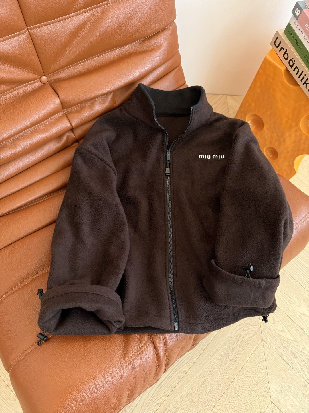 秋冬不能没有摇粒绒 25新款 巧克力色摇粒绒外套 时髦造型必备款 摇粒绒绝对是冬天出镜率最高的 好搭配又