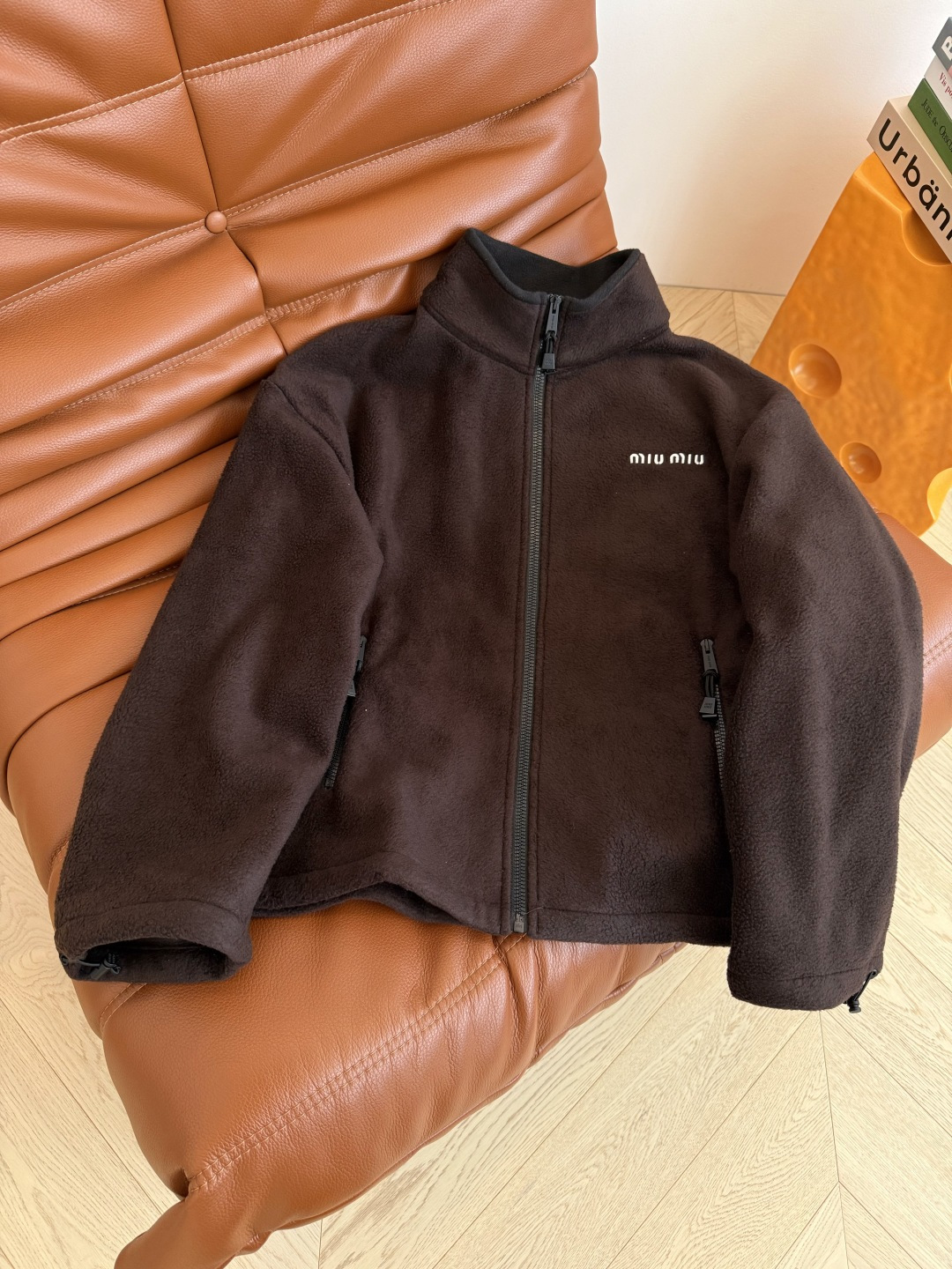 秋冬不能没有摇粒绒 25新款 巧克力色摇粒绒外套 时髦造型必备款 摇粒绒绝对是冬天出镜率最高的 好搭配又