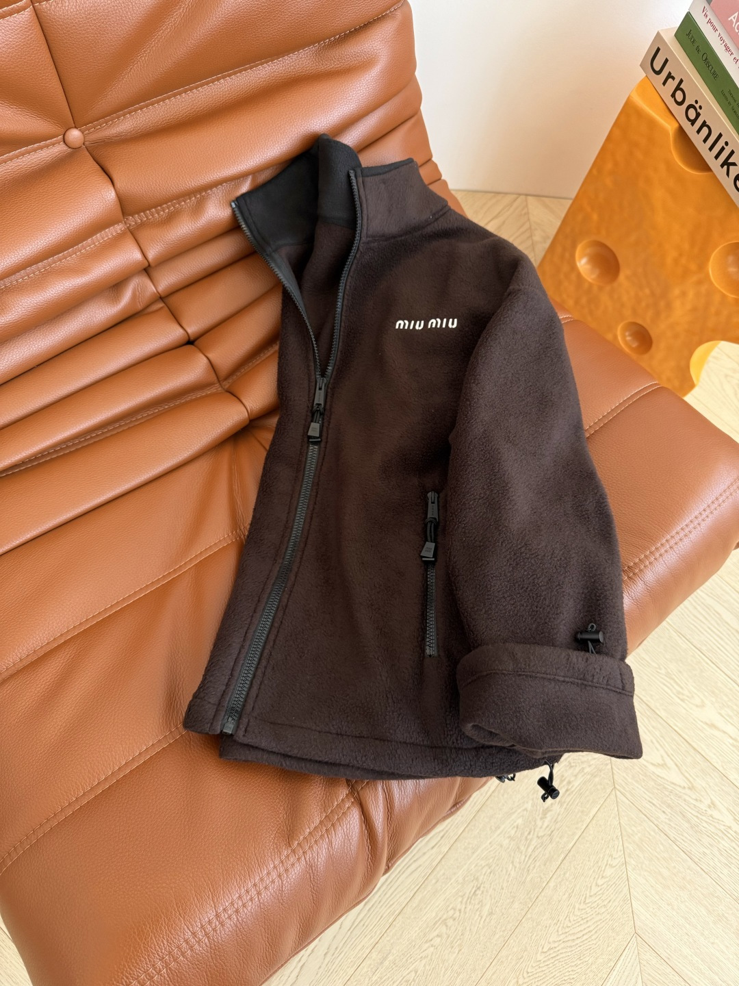 秋冬不能没有摇粒绒 25新款 巧克力色摇粒绒外套 时髦造型必备款 摇粒绒绝对是冬天出镜率最高的 好搭配又