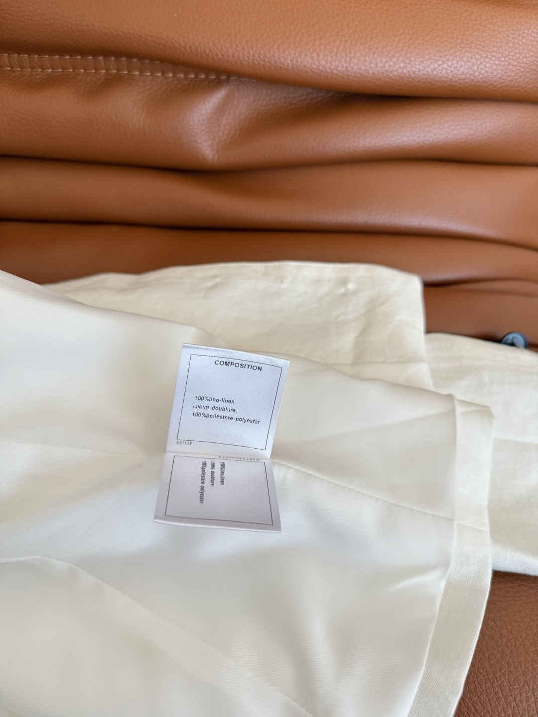 中古风小西装 25FW 复古双C贴花装饰亚麻西装外套 入秋老钱穿搭指南 采用纯亚麻面料 精致西装小翻领设