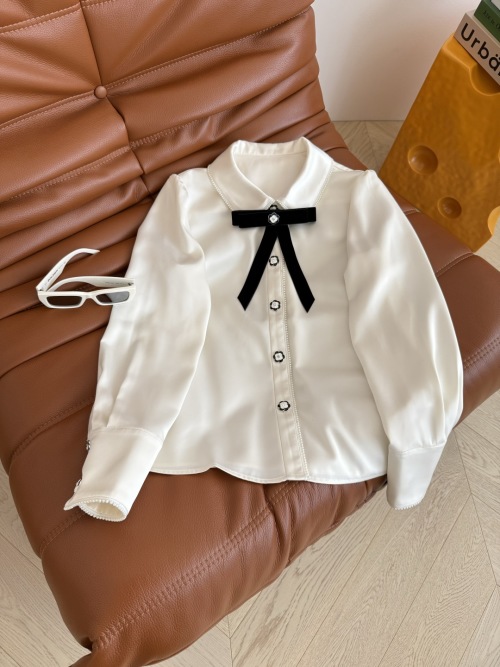 Elegant Women's Blouse with Detachable Velvet Bow and Pearl Embellishments 1 Elegant Women's Blouse with Detachable Velvet Bow and Pearl Embellishments