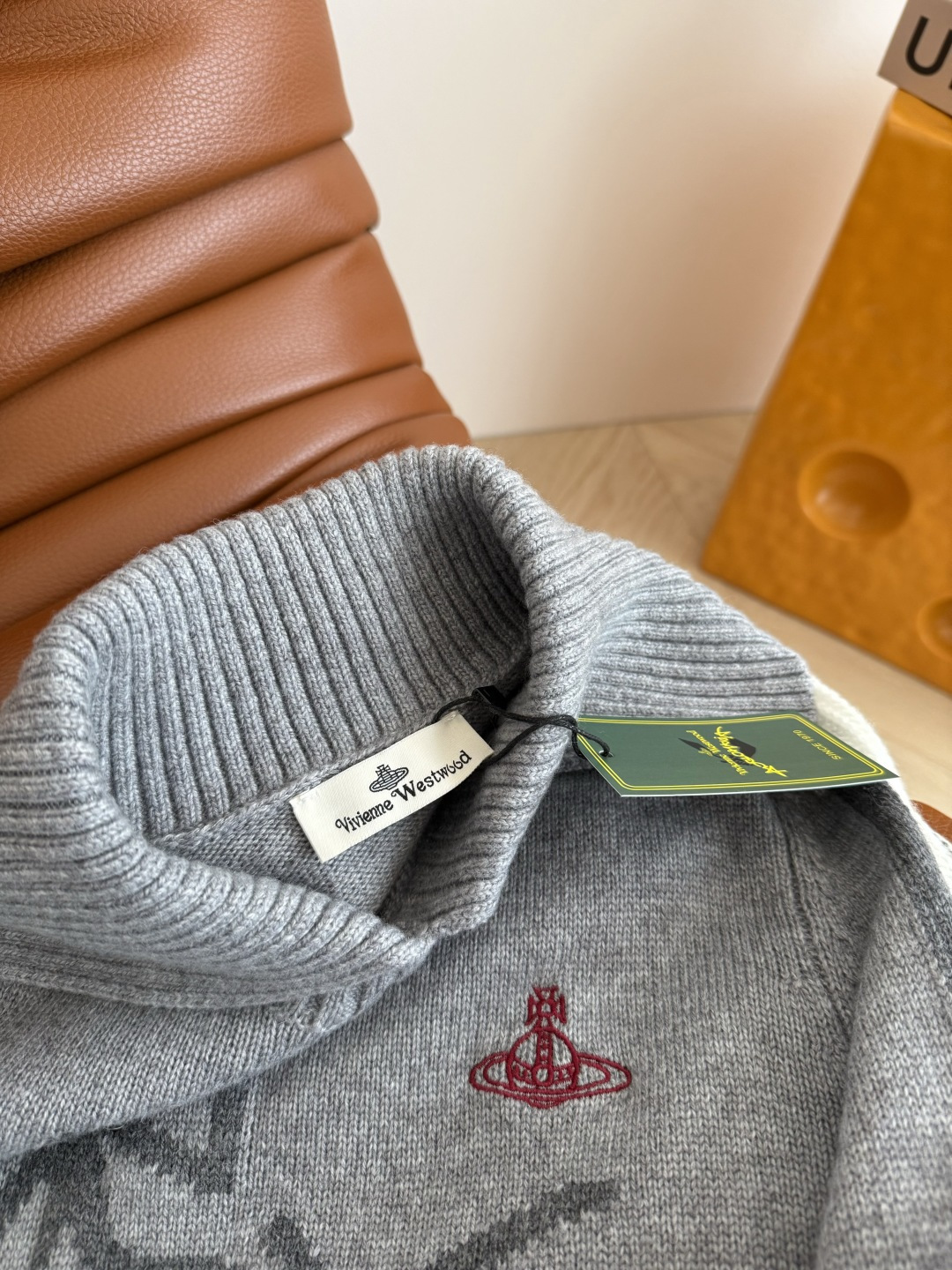 25秋冬 土星刺绣logo翻领毛衣 超级实穿的毛衣 花灰色真的很百搭 不挑肤色 单穿叠穿外套都OK 两个