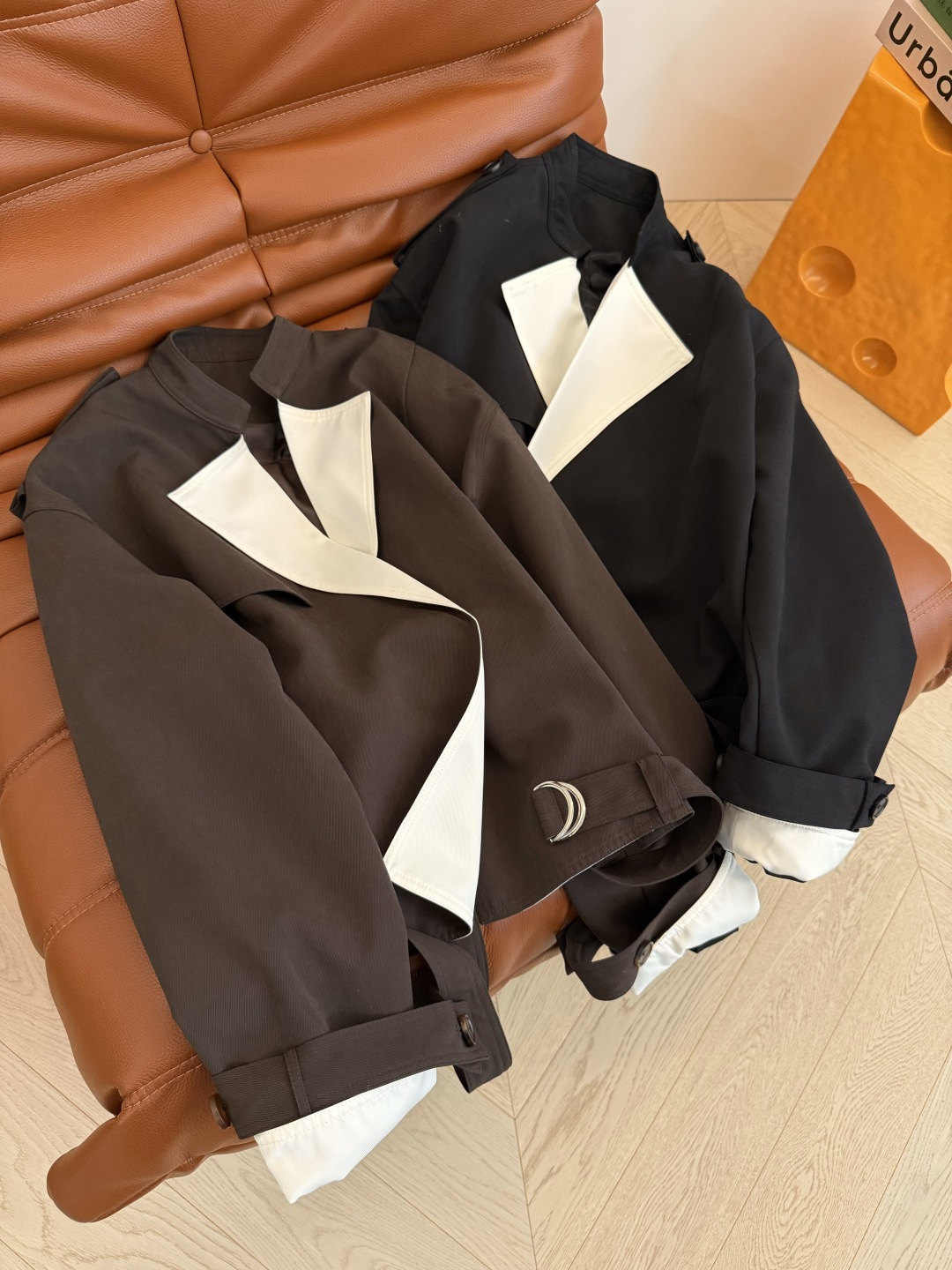 25秋冬 小众设计 撞色领子设计短款风衣外套 下摆加入了系带设计 可以敞开穿也可以收腰穿 时髦穿法随意G