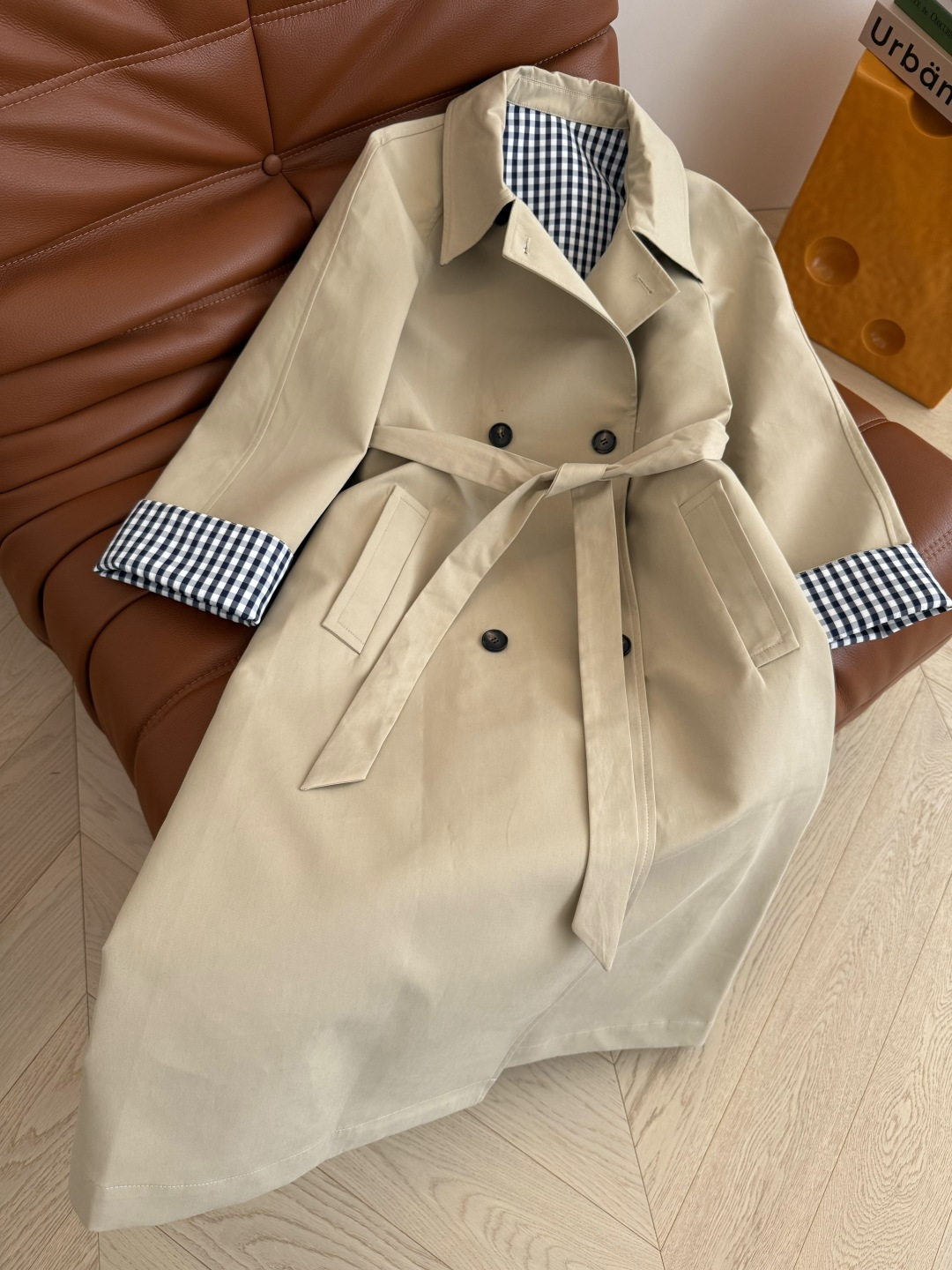 拉风气质感 25秋冬 英伦范撞色格子卷边设计长款风衣 随随便便就能穿出时髦率性感 且无论处于任何场合都能