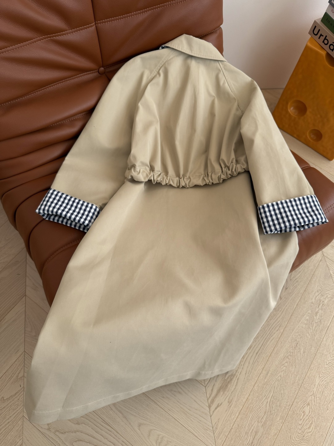 拉风气质感 25秋冬 英伦范撞色格子卷边设计长款风衣 随随便便就能穿出时髦率性感 且无论处于任何场合都能