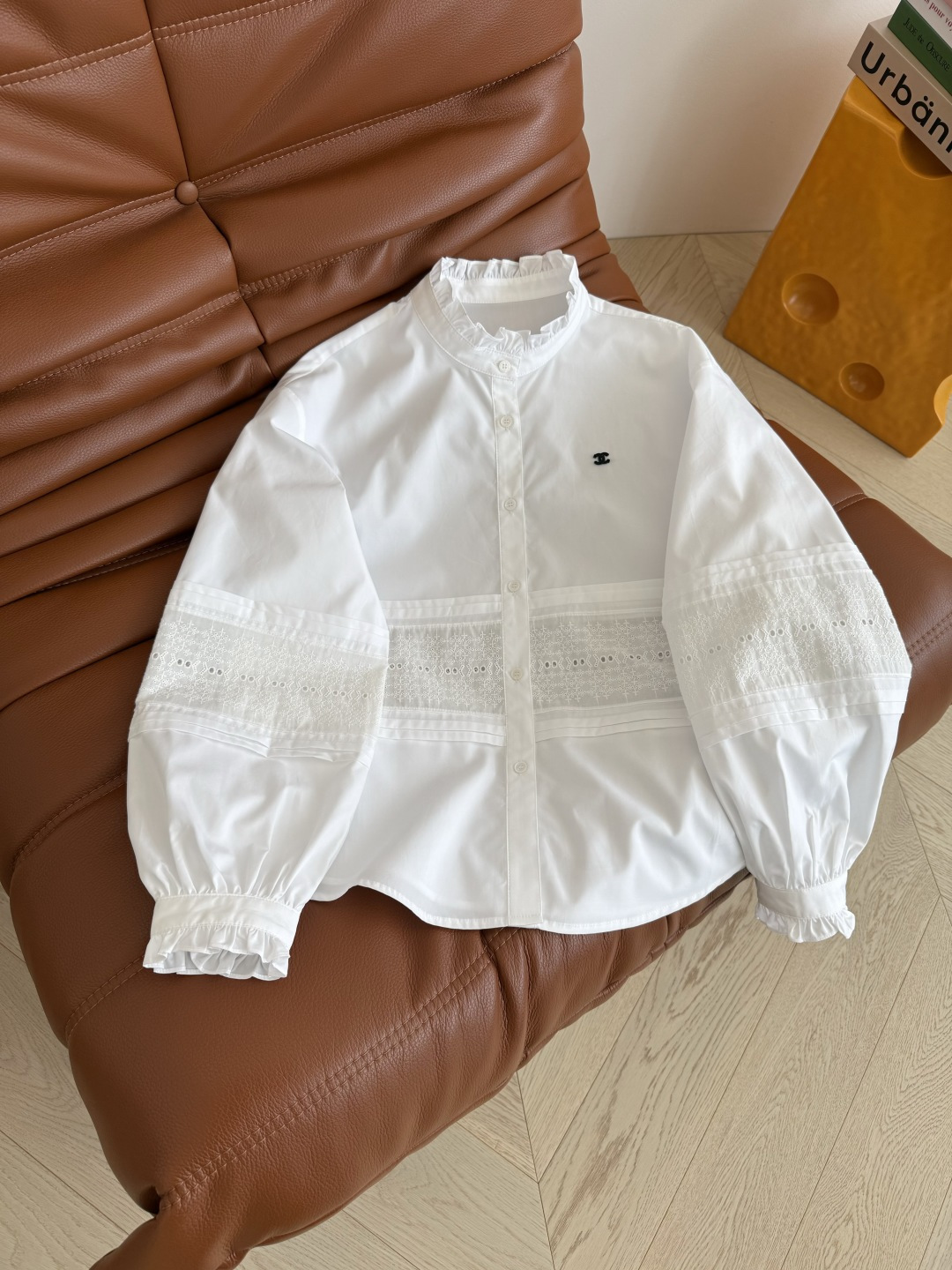 复古巴黎风 25早秋 双C图案装饰花边衬衫 复古花边小立领设计 搭配小外套太好看了 可以露出花边领子和袖