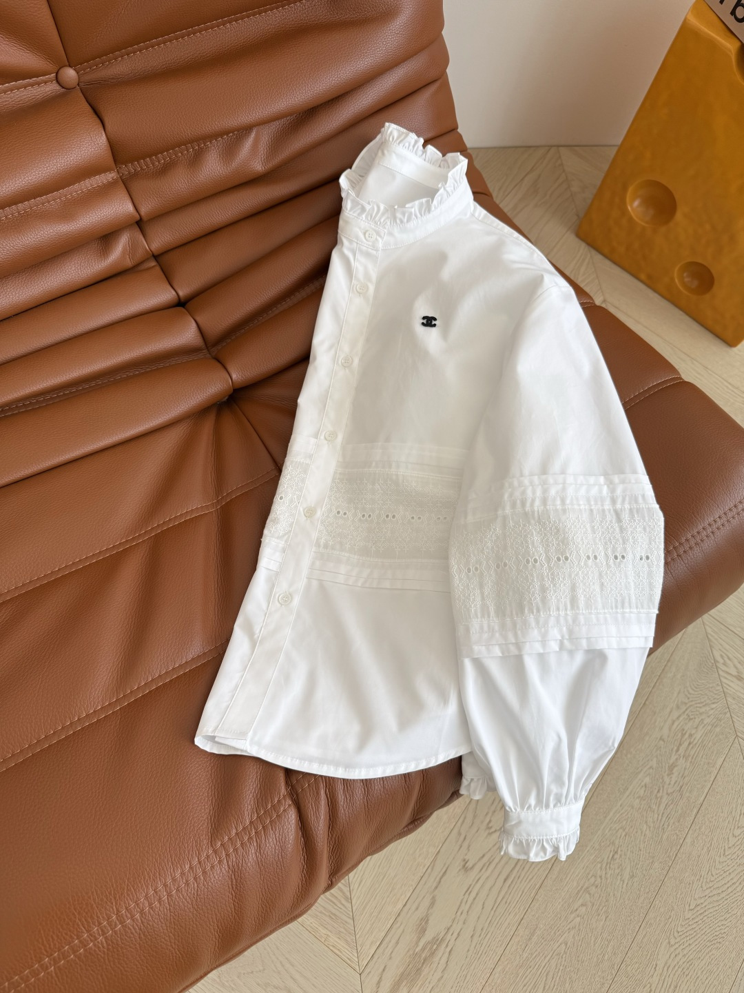 复古巴黎风 25早秋 双C图案装饰花边衬衫 复古花边小立领设计 搭配小外套太好看了 可以露出花边领子和袖