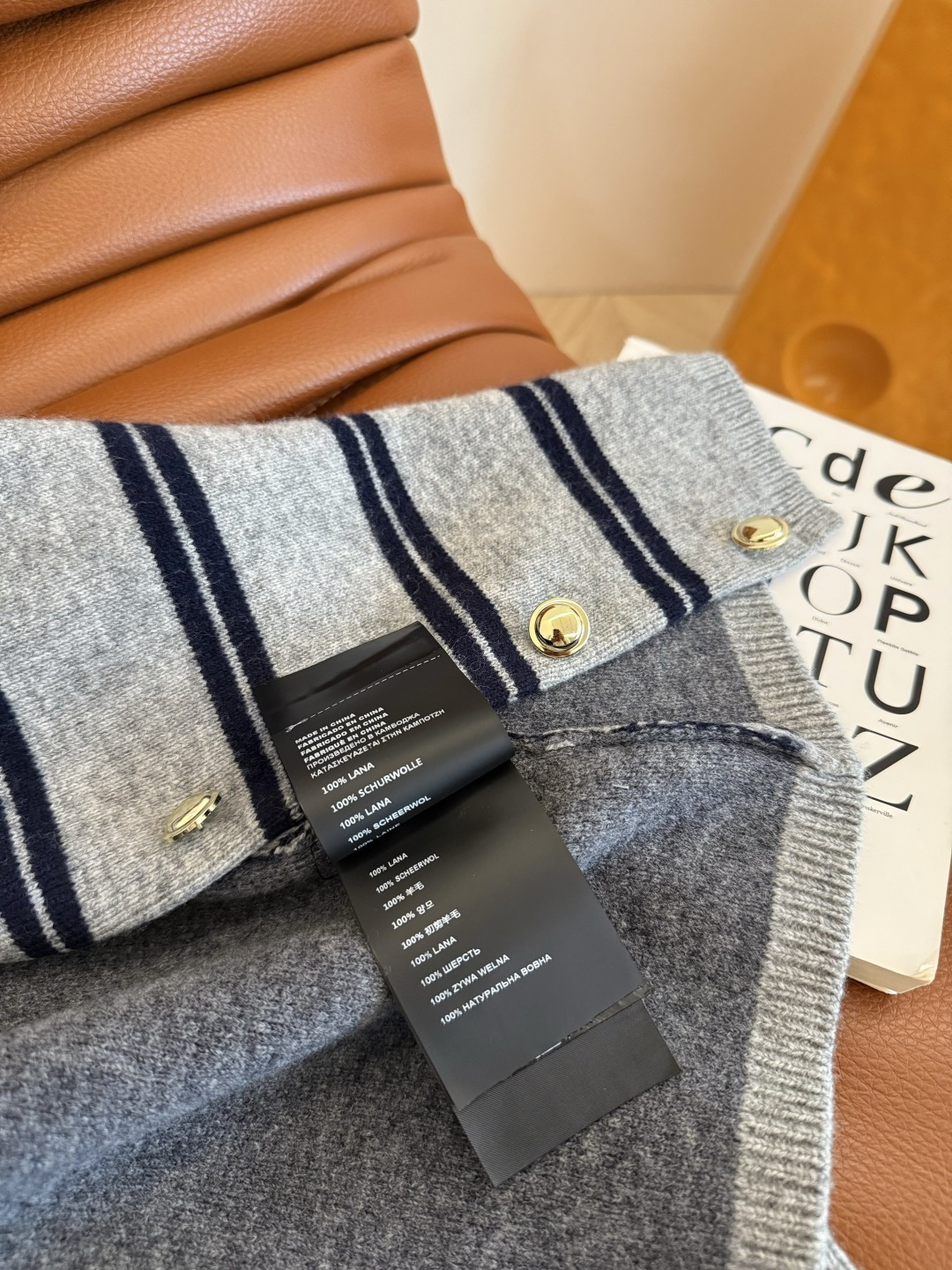 25秋冬 徽标装饰条纹开衫毛衣 财阀千金感 精致女大日常穿法推荐 一眼爱上的毛衣外套 采用百分百的初剪羊