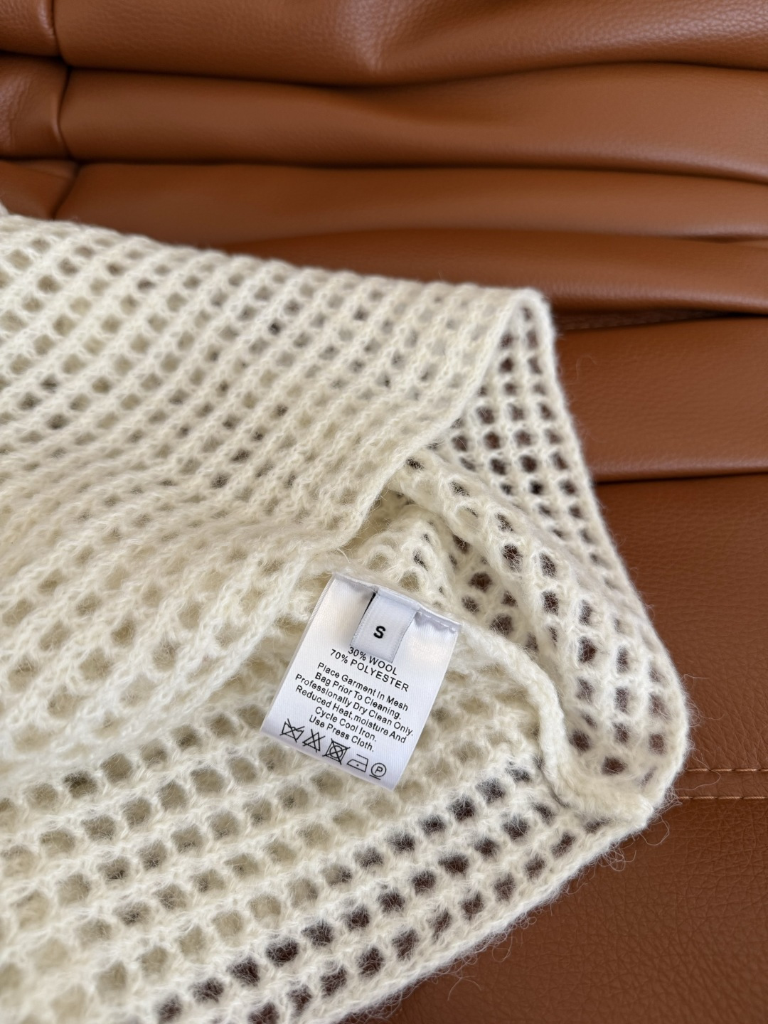 奶Fufu的新款推荐 25秋冬 镂空设计连帽针织毛衫 轻松拿捏慵懒感的毛衣 对身材包容度也比较高 嘎嘎显