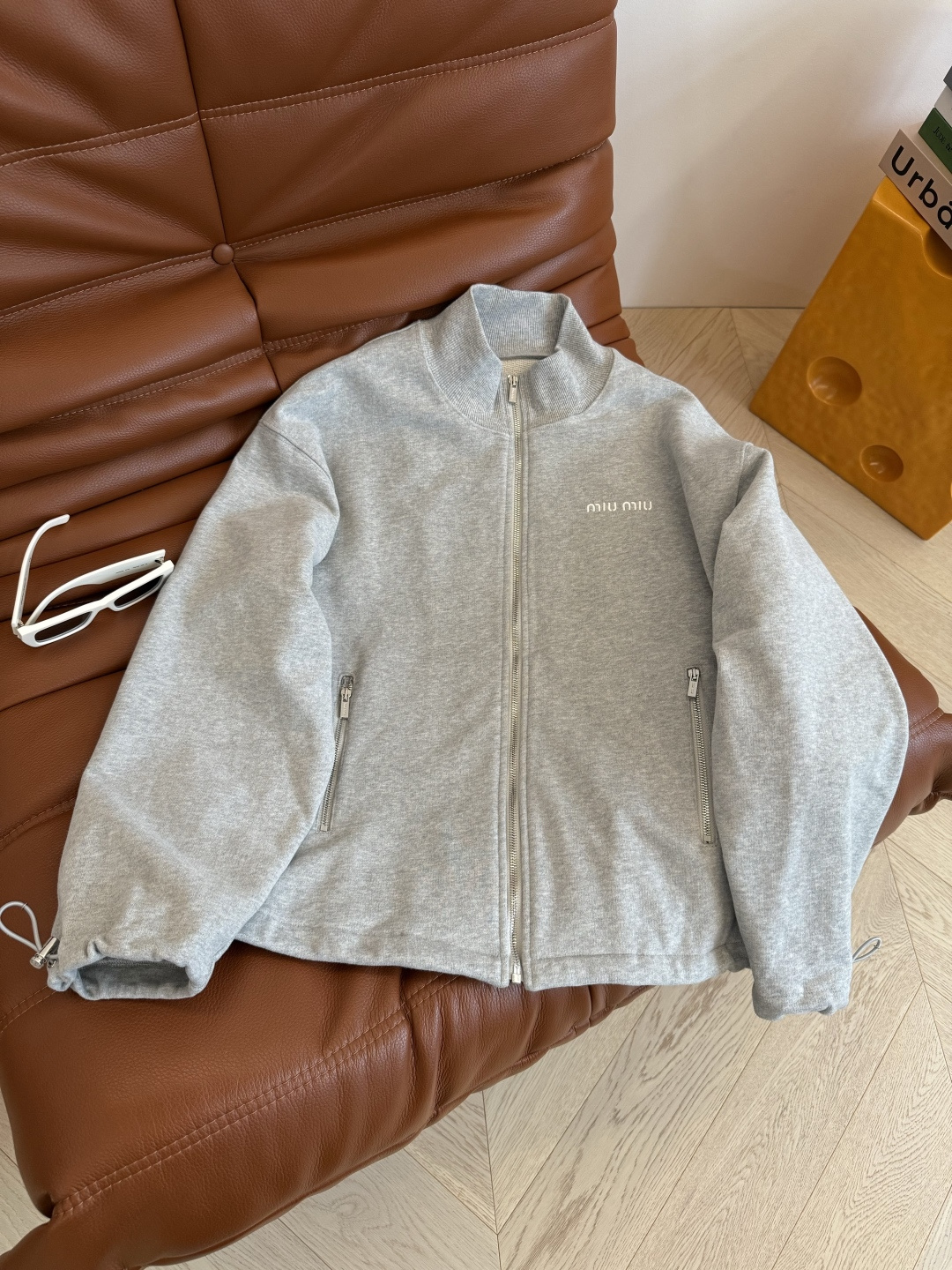 25秋冬新款 小字母logo刺绣徽标一套搭配 采用进口的鱼鳞片纯棉面料 有份量感和挺括感 上身更加有型 