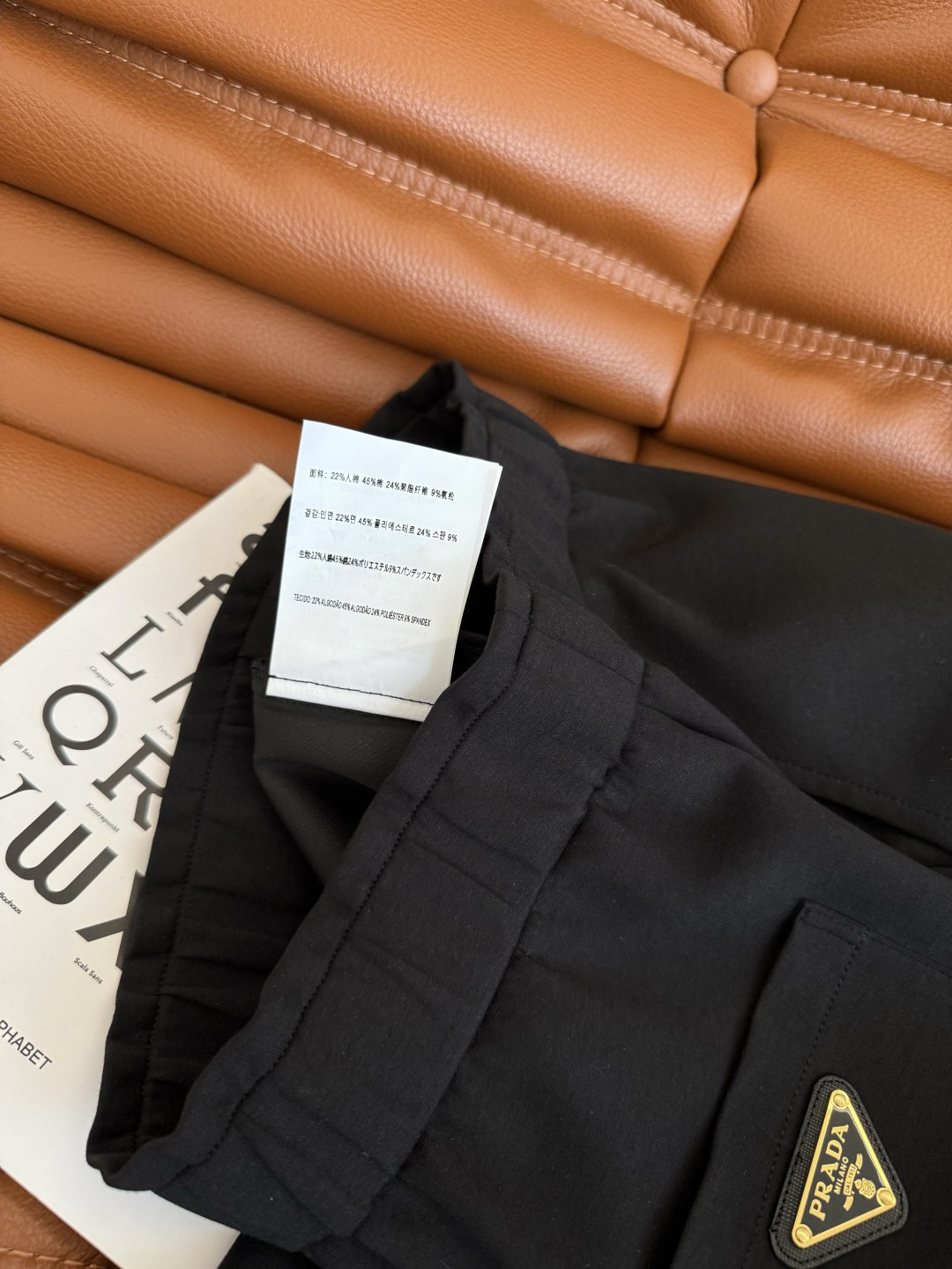 王炸微喇神裤 25新款 后背三角标装饰黑色微喇裤子 标配的高腰设计 自带拉伸下身腿长 微喇裤型 修身但不