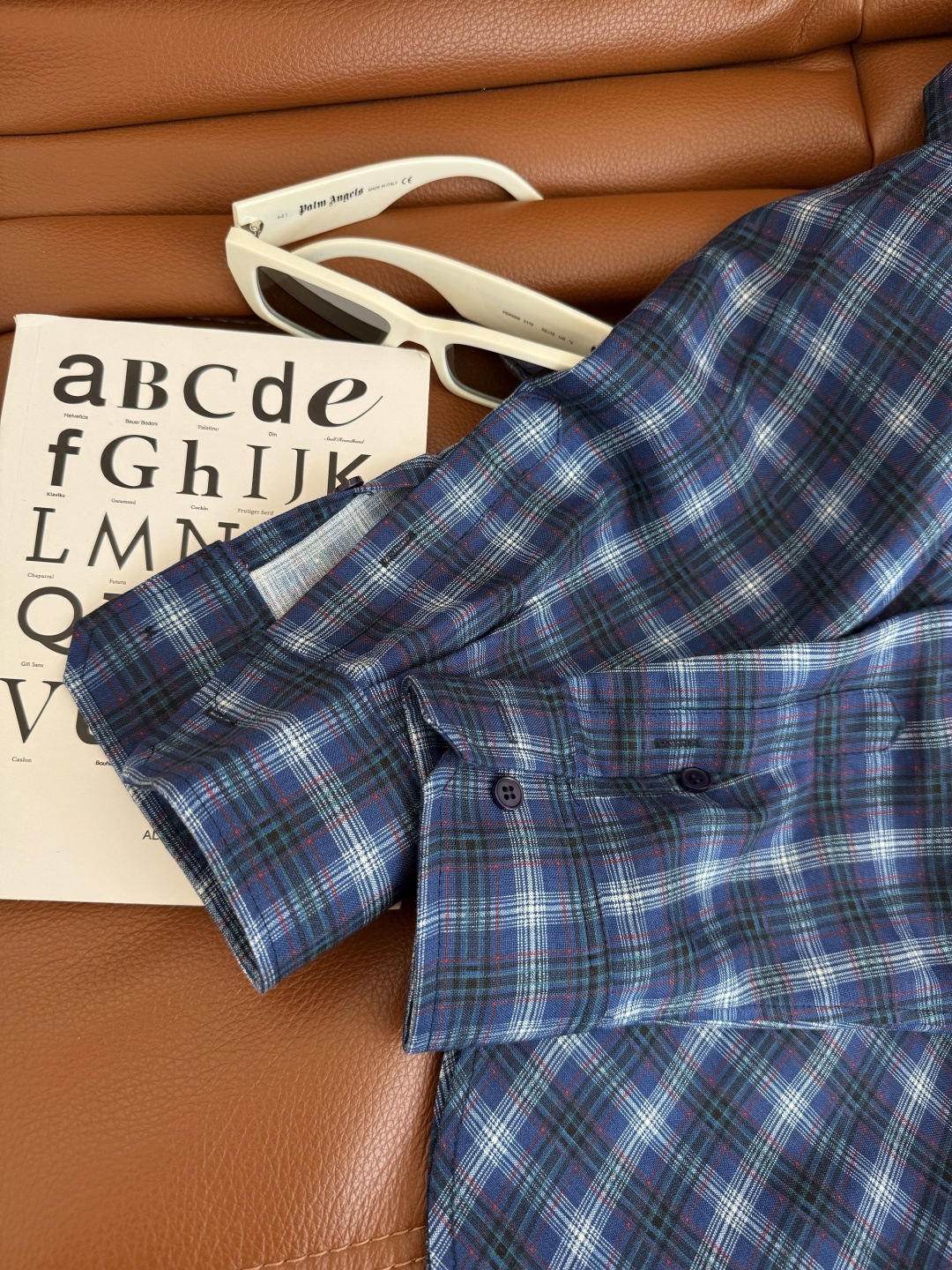 25 早秋新款 随意日常款 蓝色格子亚麻衬衫 采用亚麻面料 透气手感舒服 很显质感 复古感满满的蓝色格纹