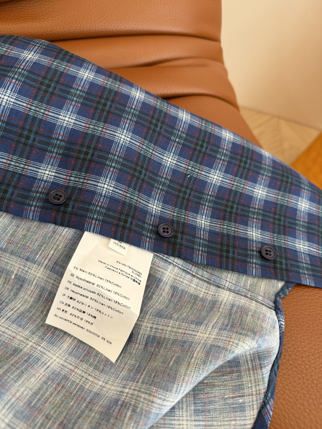 25 早秋新款 随意日常款 蓝色格子亚麻衬衫 采用亚麻面料 透气手感舒服 很显质感 复古感满满的蓝色格纹