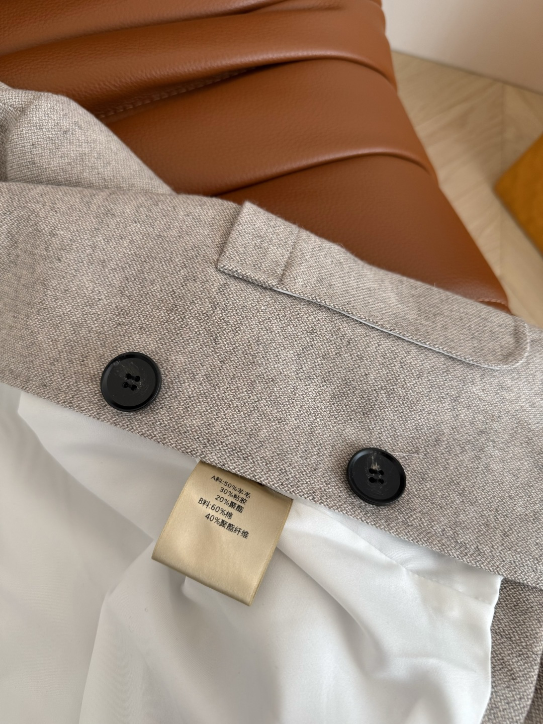 高级感满满 25FW 立体手工花朵装饰羊毛套装 一股优雅气质扑面而来 无论是高阶通勤或者日常都兼具的一套