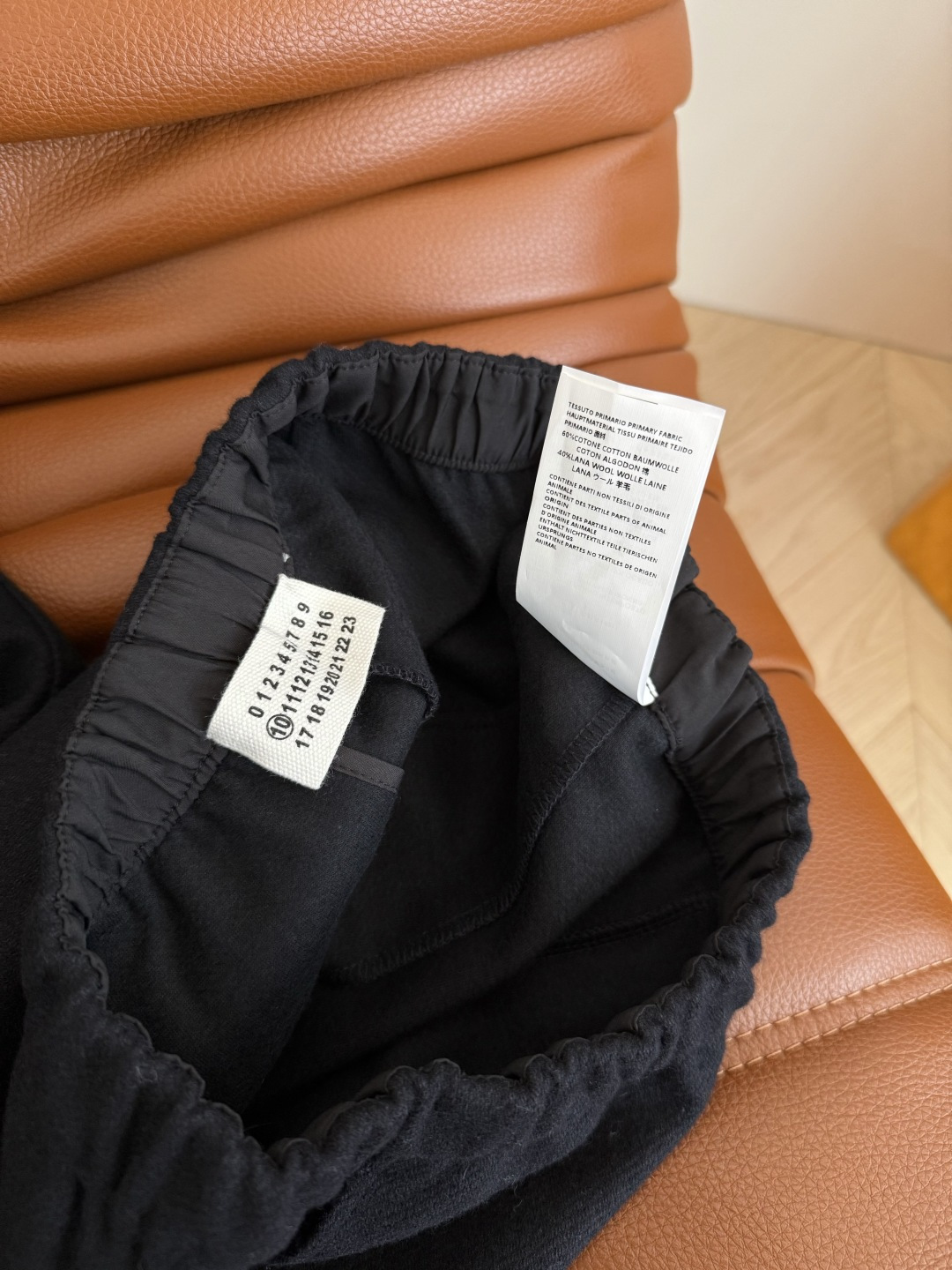 冬季羊毛裤来袭 25新款 斜纹羊毛面料九分裤 腰头数字金属挂件装饰 超级实穿 微锥形剪裁治好各种腿型 修