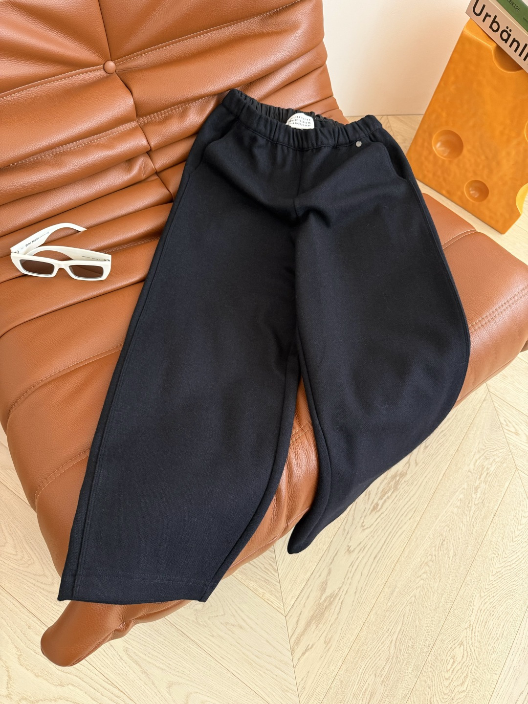 冬季羊毛裤来袭 25新款 斜纹羊毛面料九分裤 腰头数字金属挂件装饰 超级实穿 微锥形剪裁治好各种腿型 修