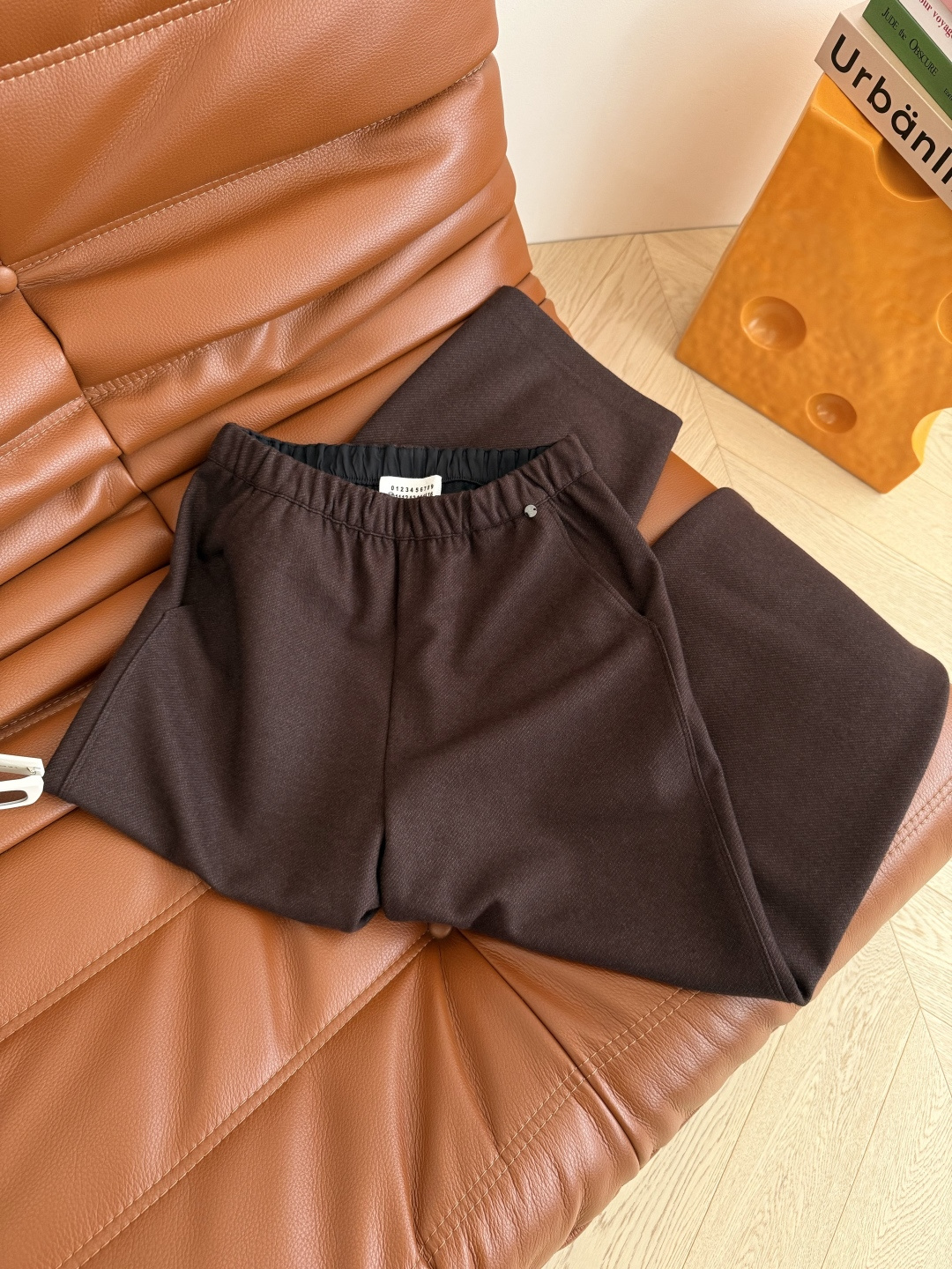 冬季羊毛裤来袭 25新款 斜纹羊毛面料九分裤 腰头数字金属挂件装饰 超级实穿 微锥形剪裁治好各种腿型 修