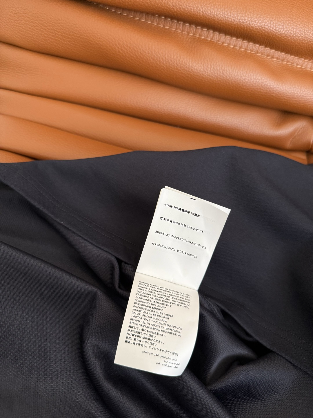 25早秋 撞色条纹领子拼接褶皱连衣裙 经典徽标装饰 藏蓝色很加分 休闲又有造型感 假两件设计条纹领子 腰