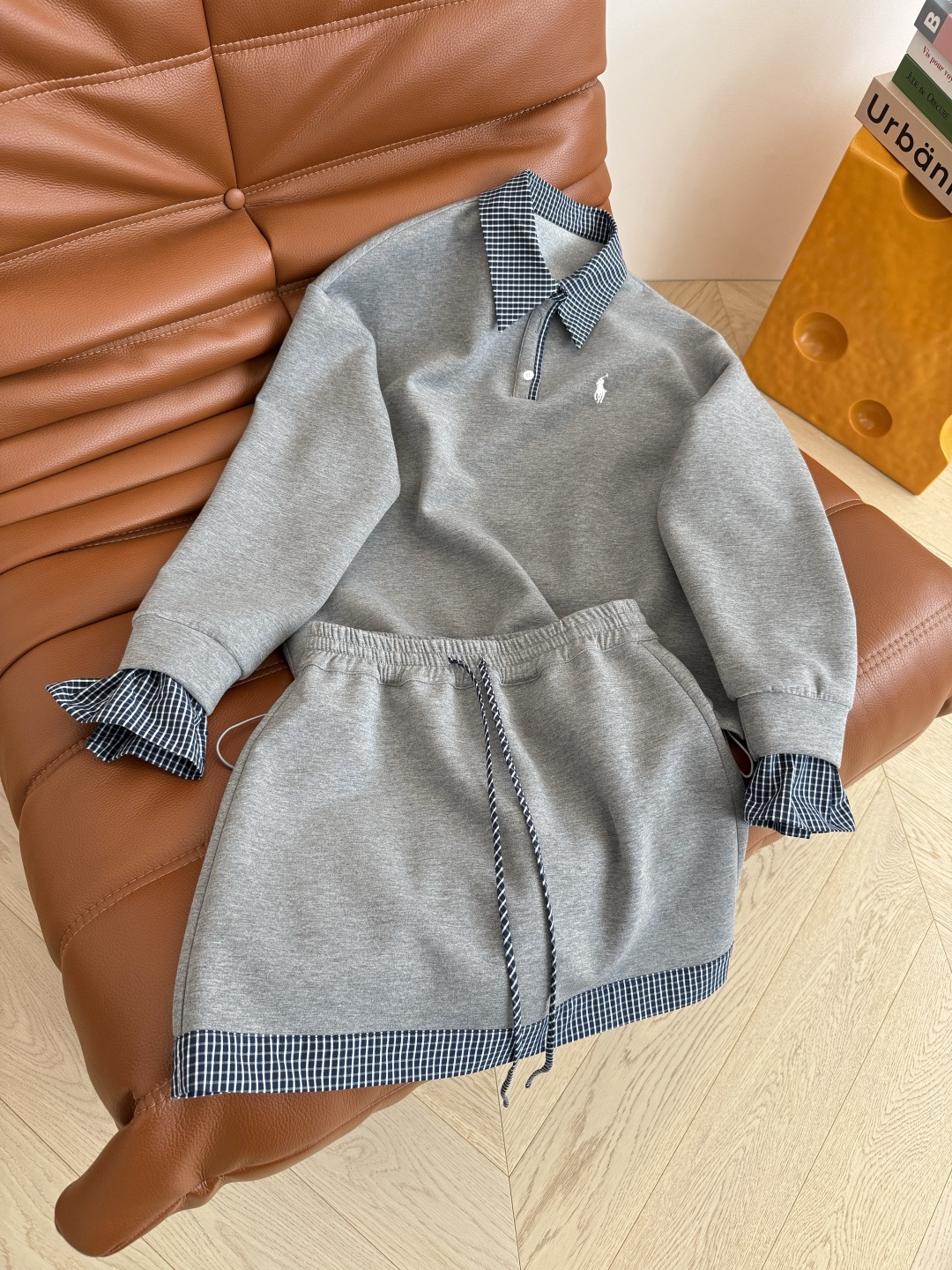 时髦Look 25新款 小马🐎刺绣logo假两件套装 宝蓝色格子拼接的假两件设计感 翻领上衣+松紧半裙 