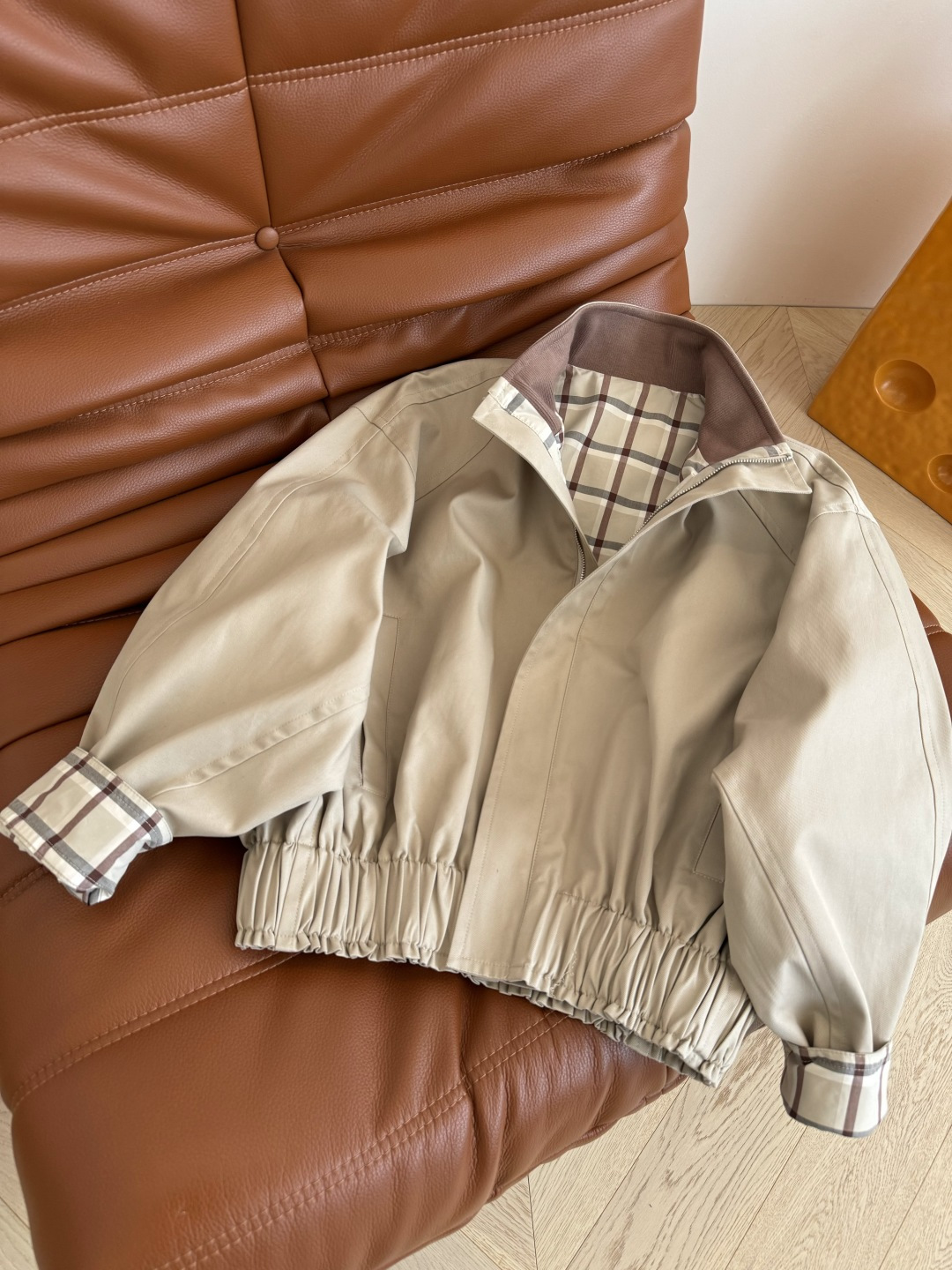 25秋冬 飞行员夹克设计风衣外套 上身帅气感和氛围感同时拥有 可酷可飒 超级有造型感 廓形感蝙蝠袖剪裁的