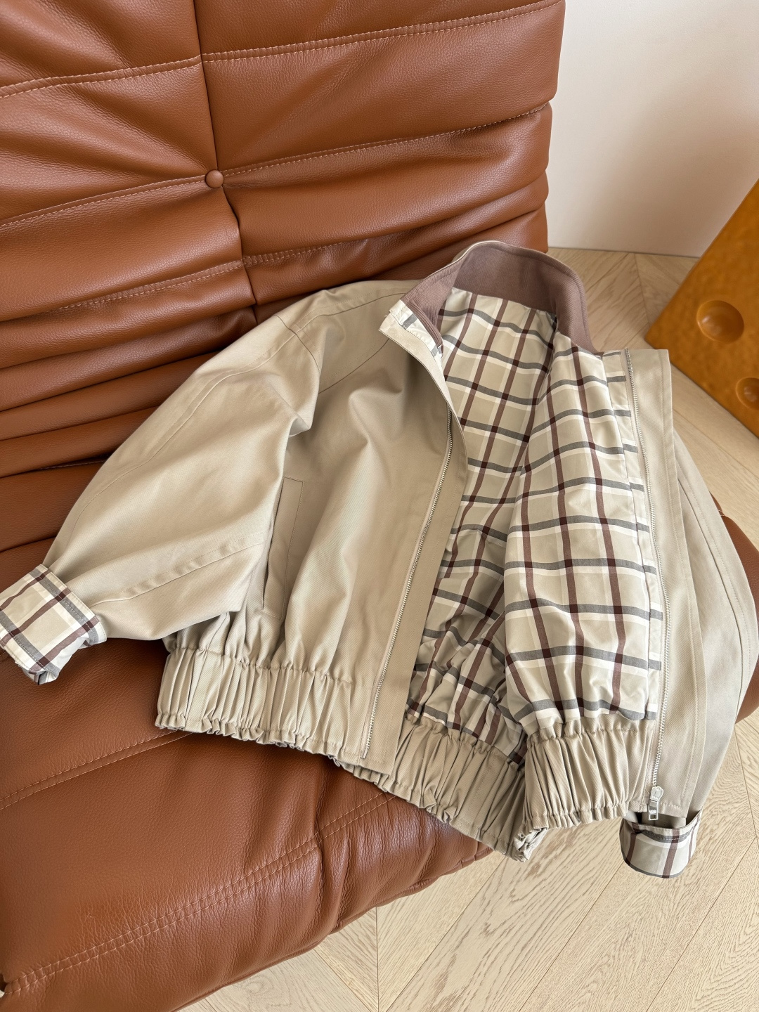 25秋冬 飞行员夹克设计风衣外套 上身帅气感和氛围感同时拥有 可酷可飒 超级有造型感 廓形感蝙蝠袖剪裁的