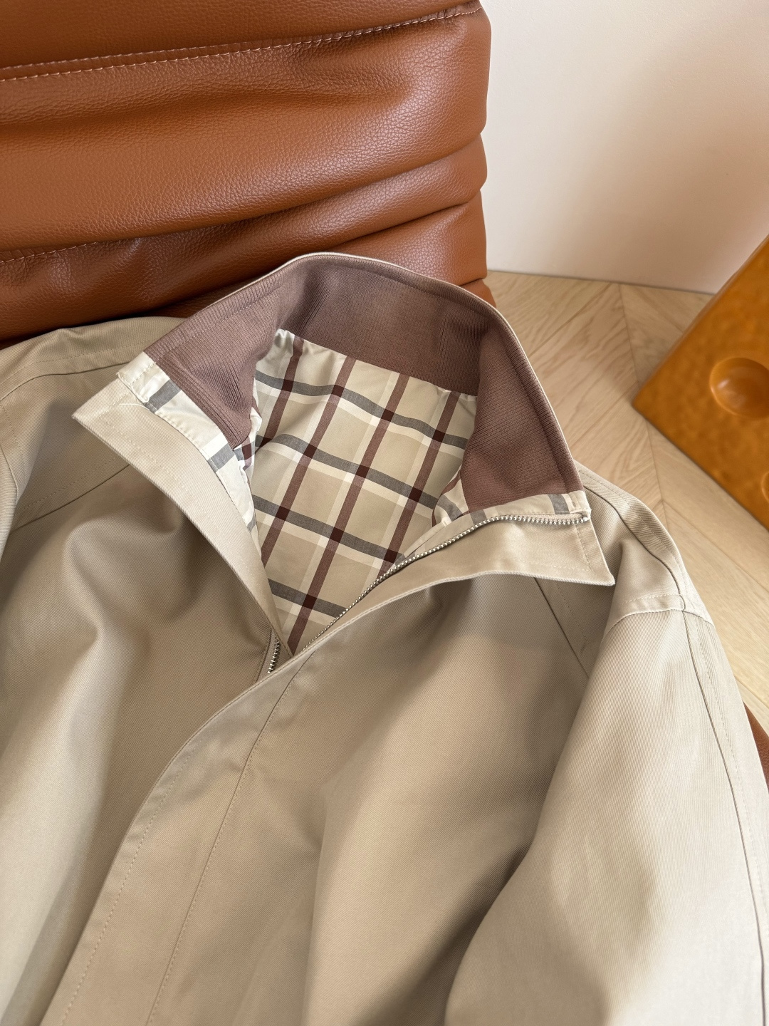 25秋冬 飞行员夹克设计风衣外套 上身帅气感和氛围感同时拥有 可酷可飒 超级有造型感 廓形感蝙蝠袖剪裁的