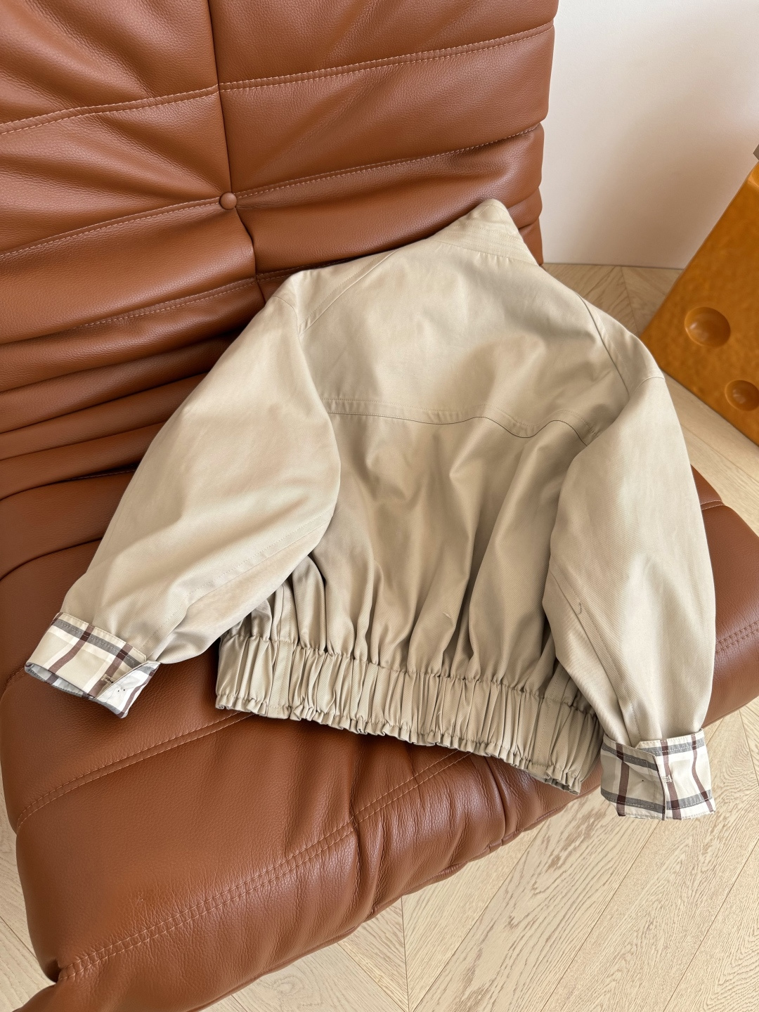 25秋冬 飞行员夹克设计风衣外套 上身帅气感和氛围感同时拥有 可酷可飒 超级有造型感 廓形感蝙蝠袖剪裁的