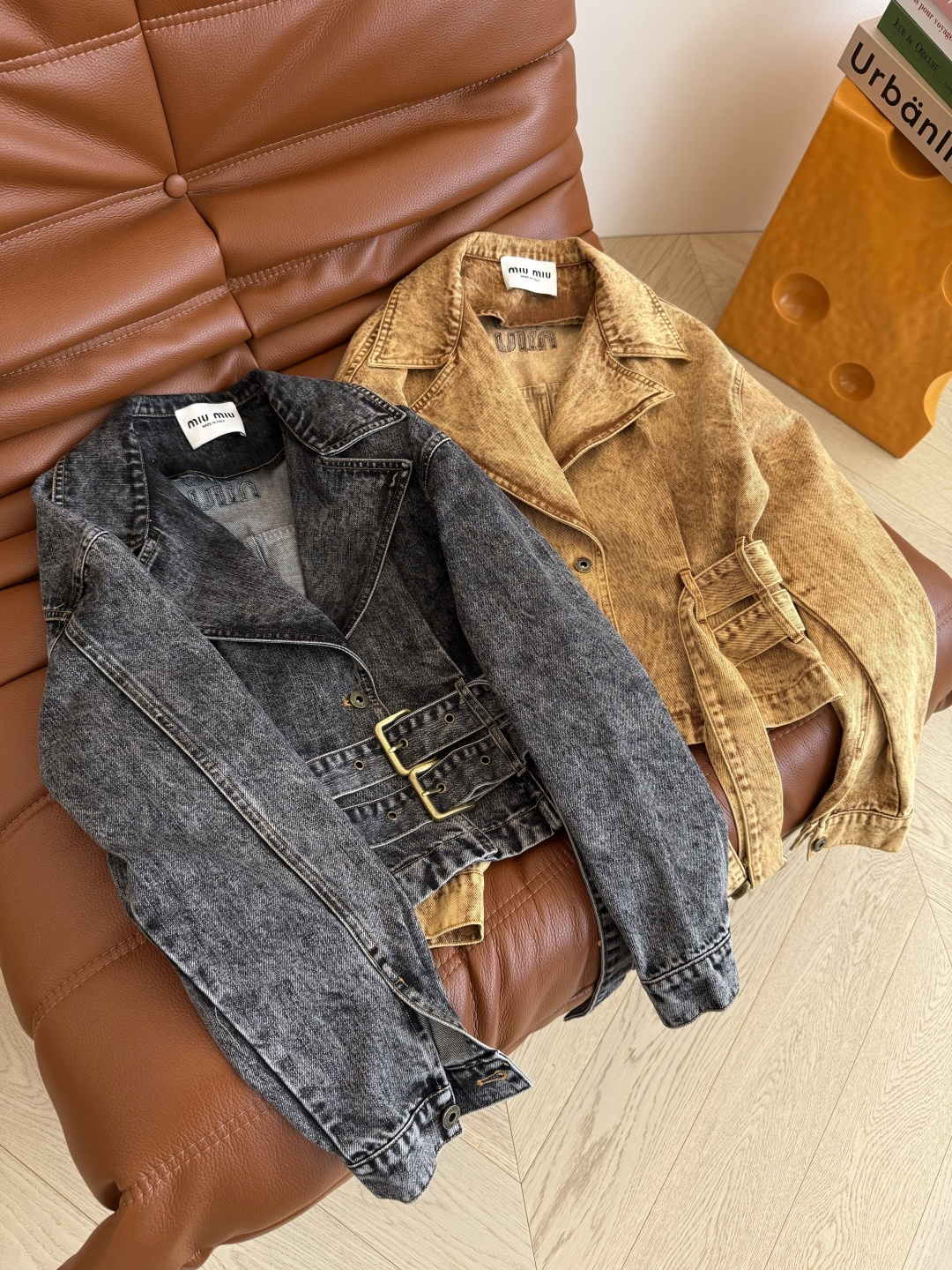 陈钰琪同款 双腰带设计牛仔外套 做旧的洗水效果复古又时髦 西装翻领设计搭配腰带剪裁 上身很显干练精气神 