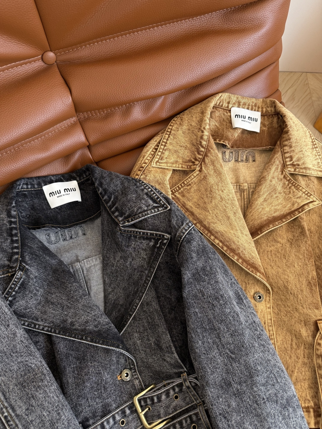 陈钰琪同款 双腰带设计牛仔外套 做旧的洗水效果复古又时髦 西装翻领设计搭配腰带剪裁 上身很显干练精气神 