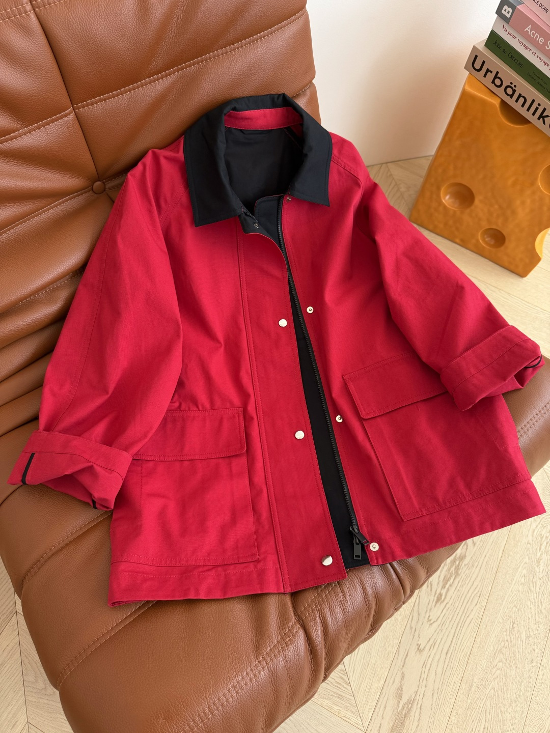 博主同款 25秋冬 本命红拉链风衣外套 入秋氛围感第一名 上身超级显白的复古红色 单穿或者随意造型 黑色
