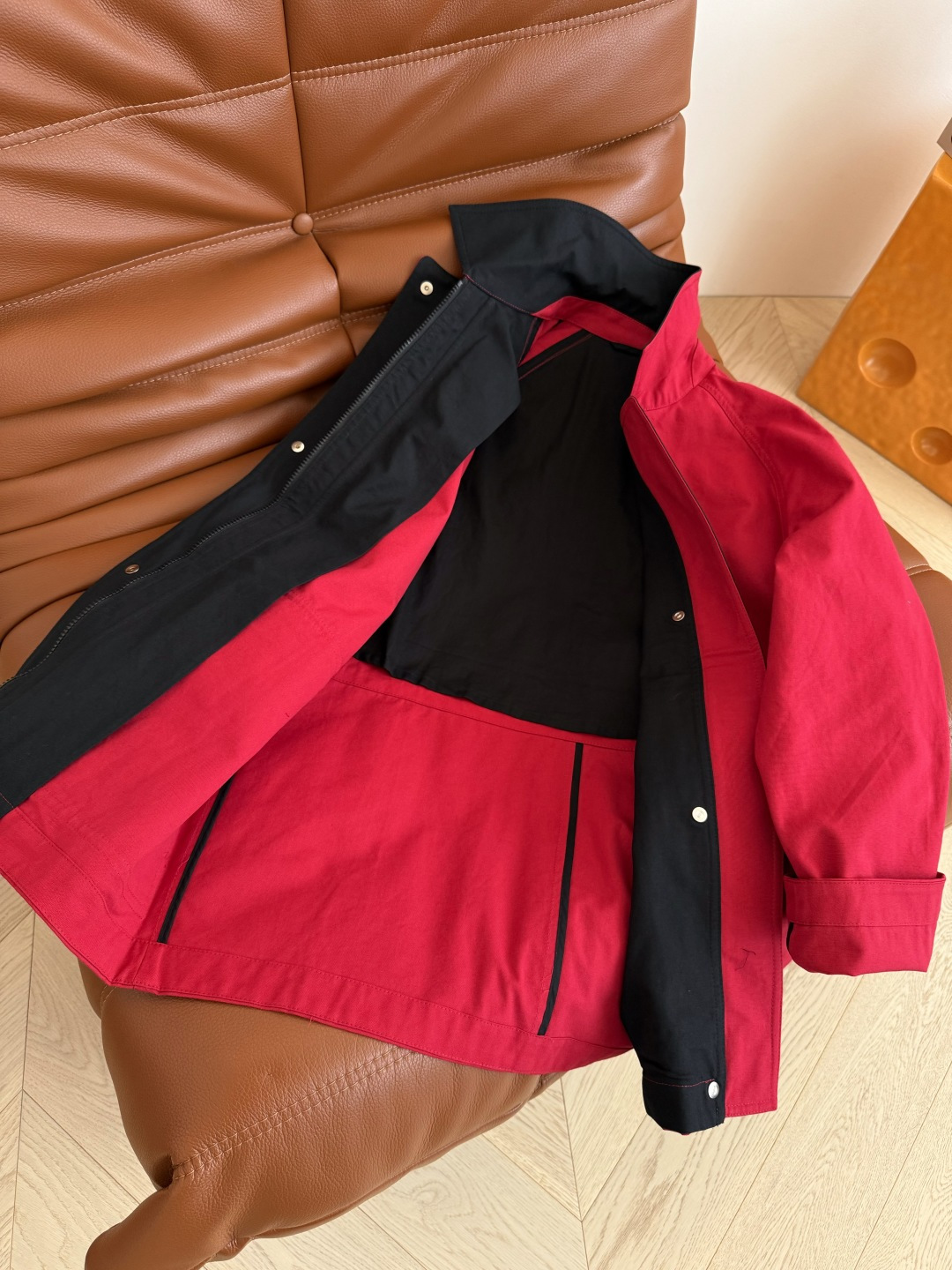 博主同款 25秋冬 本命红拉链风衣外套 入秋氛围感第一名 上身超级显白的复古红色 单穿或者随意造型 黑色