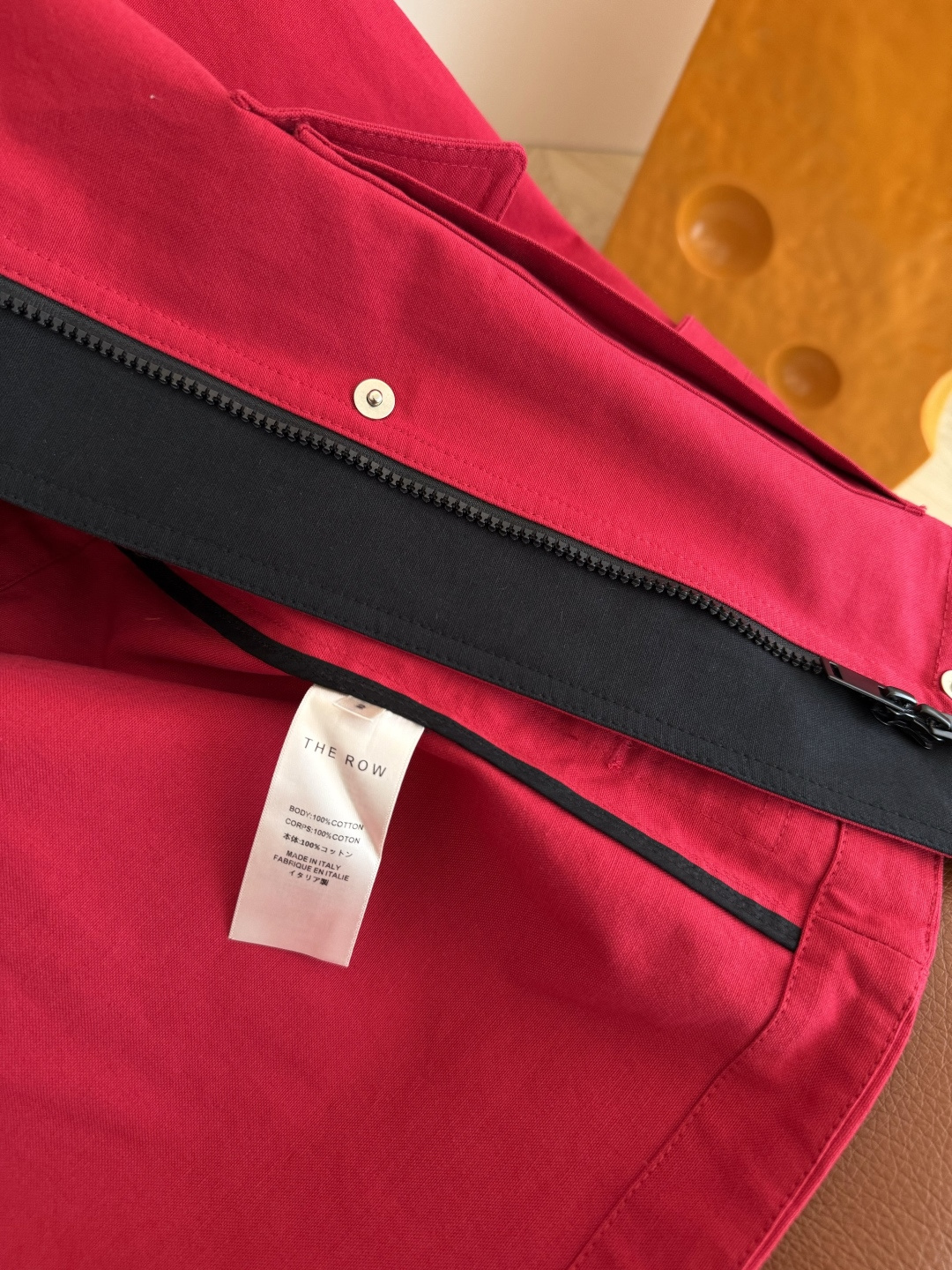 博主同款 25秋冬 本命红拉链风衣外套 入秋氛围感第一名 上身超级显白的复古红色 单穿或者随意造型 黑色